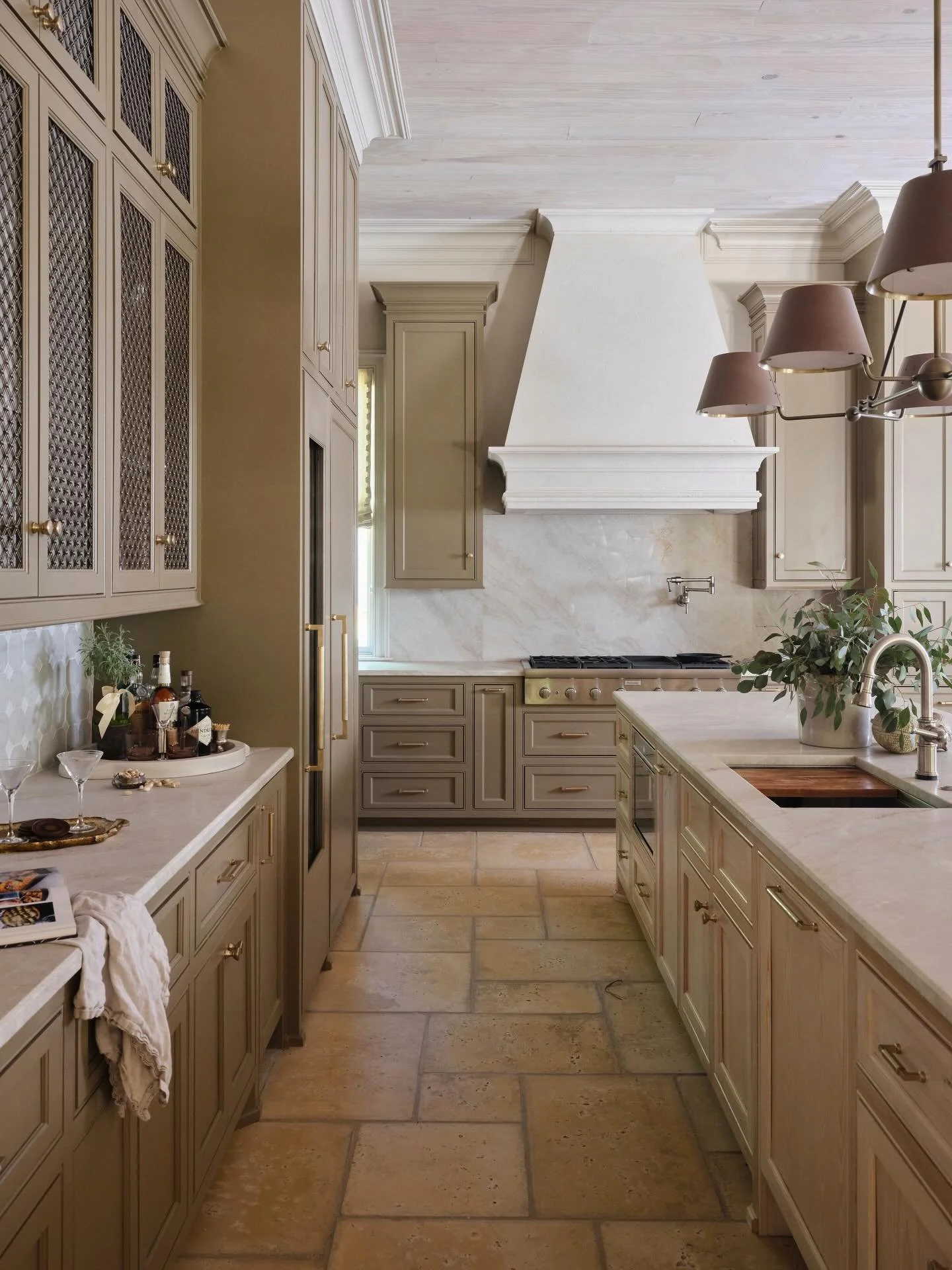 Designed for daily life &mdash; with the weekend in mind✨

#clairethompsondesign #interiordesign #mississippi #mississippinteriordesigner #residentialdesign