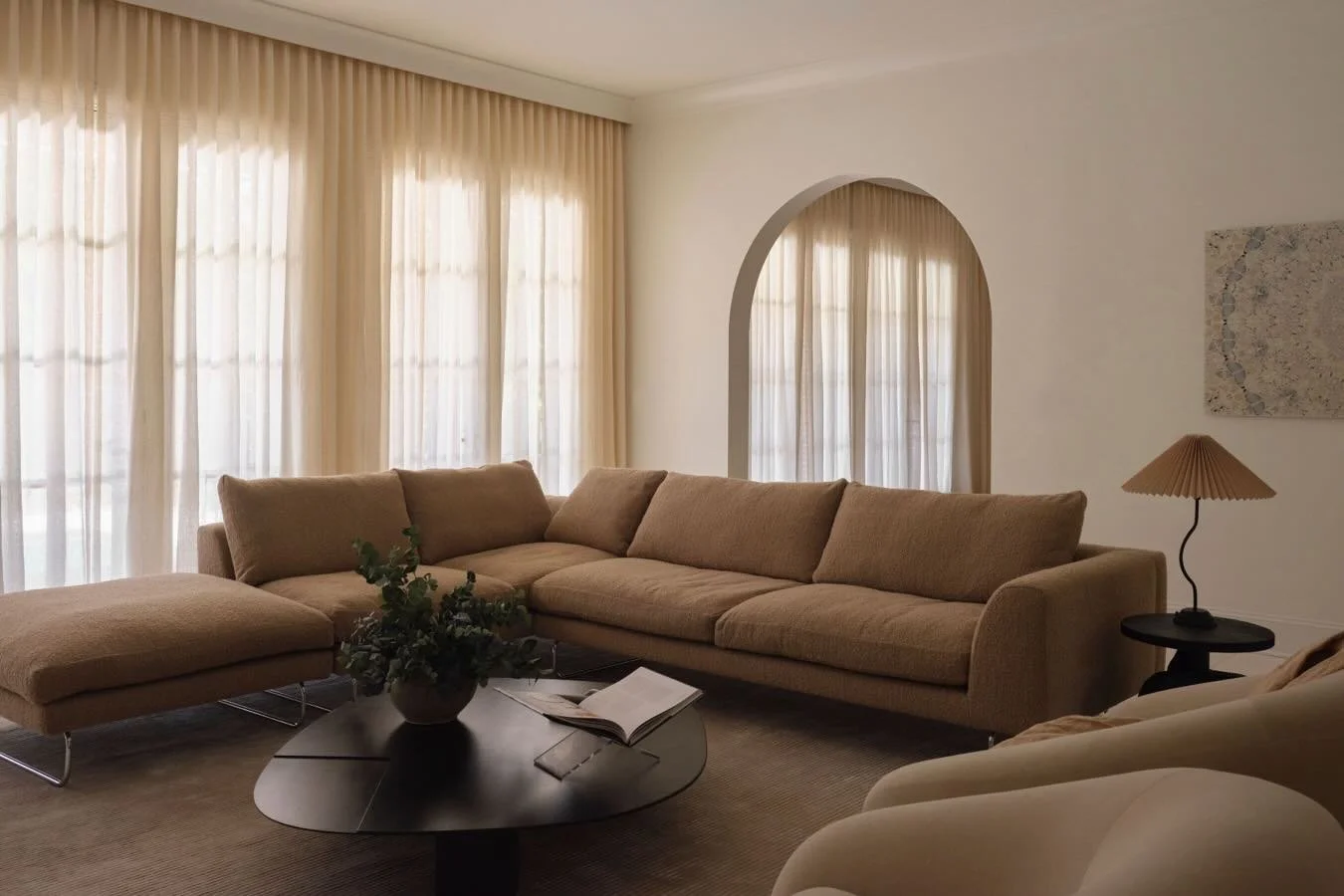 Proof that the power of sheers is real 🤍
&bull;
&bull;
&bull;
#clairethompsondesign #interiordesign #mississippi #mississippinteriordesigner #residentialdesign