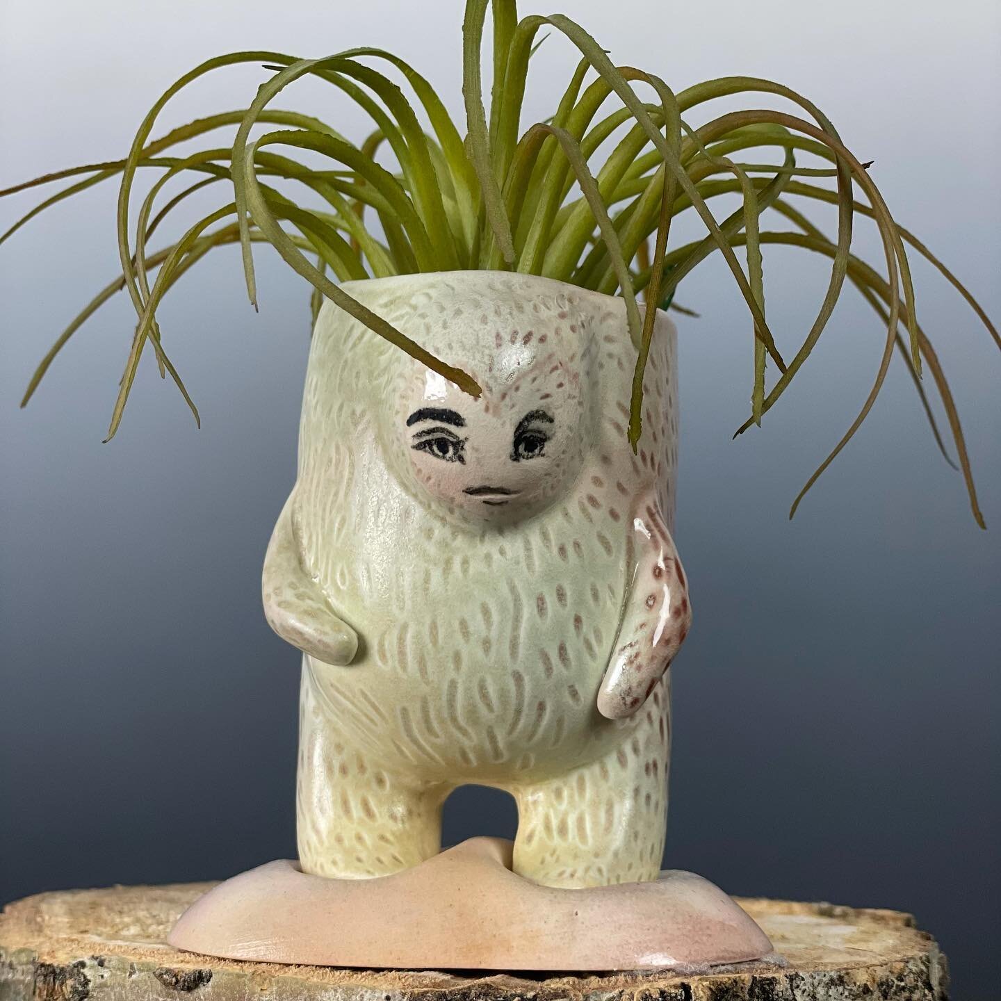 Just a little porcelain salt fired guy with a spearmint glaze 🌿available in my web-shop.  Link in my bio!#saltfired #porcelain #creature #tinysculpture #handmade #planters #plantparenthood #succulents #ceramicart