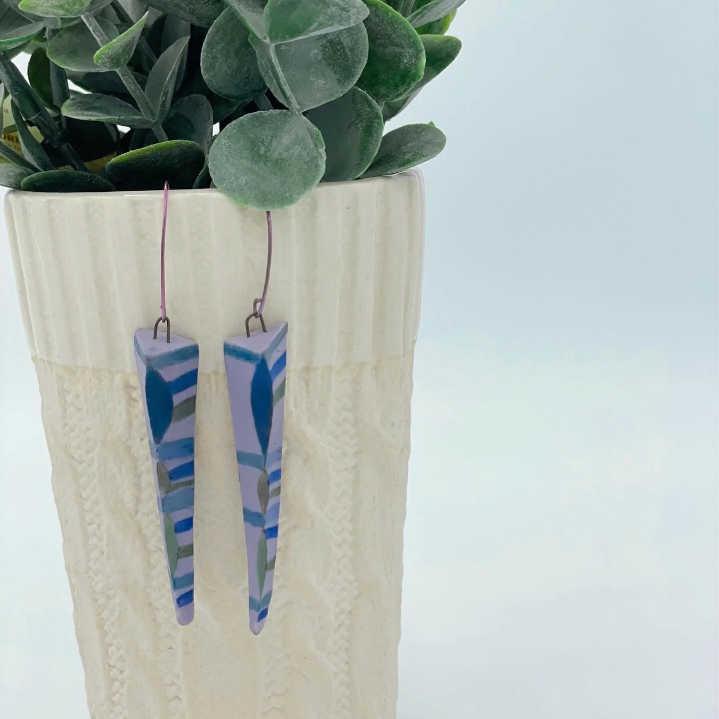 &ldquo;Lavender and Eucalyptus&rdquo; always makes a relaxing pairing💜🪴. #handmadejewelry #porcelainjewelry #chinapainting #modernceramics #porcelain #lavender