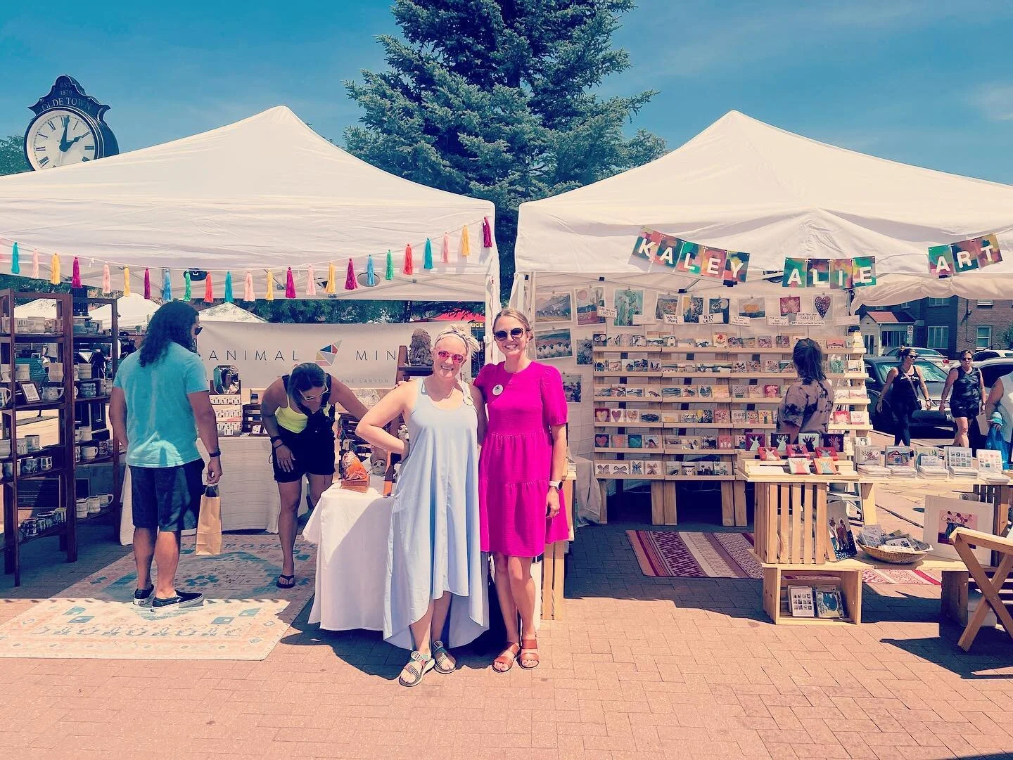 Big thanks to everyone that came out to the Jackalope Art Fair! ⚡️ it was so nice to talk to all the art lovers and I felt so supported💕 Kaley and I ended our weekend with rainbows🌈