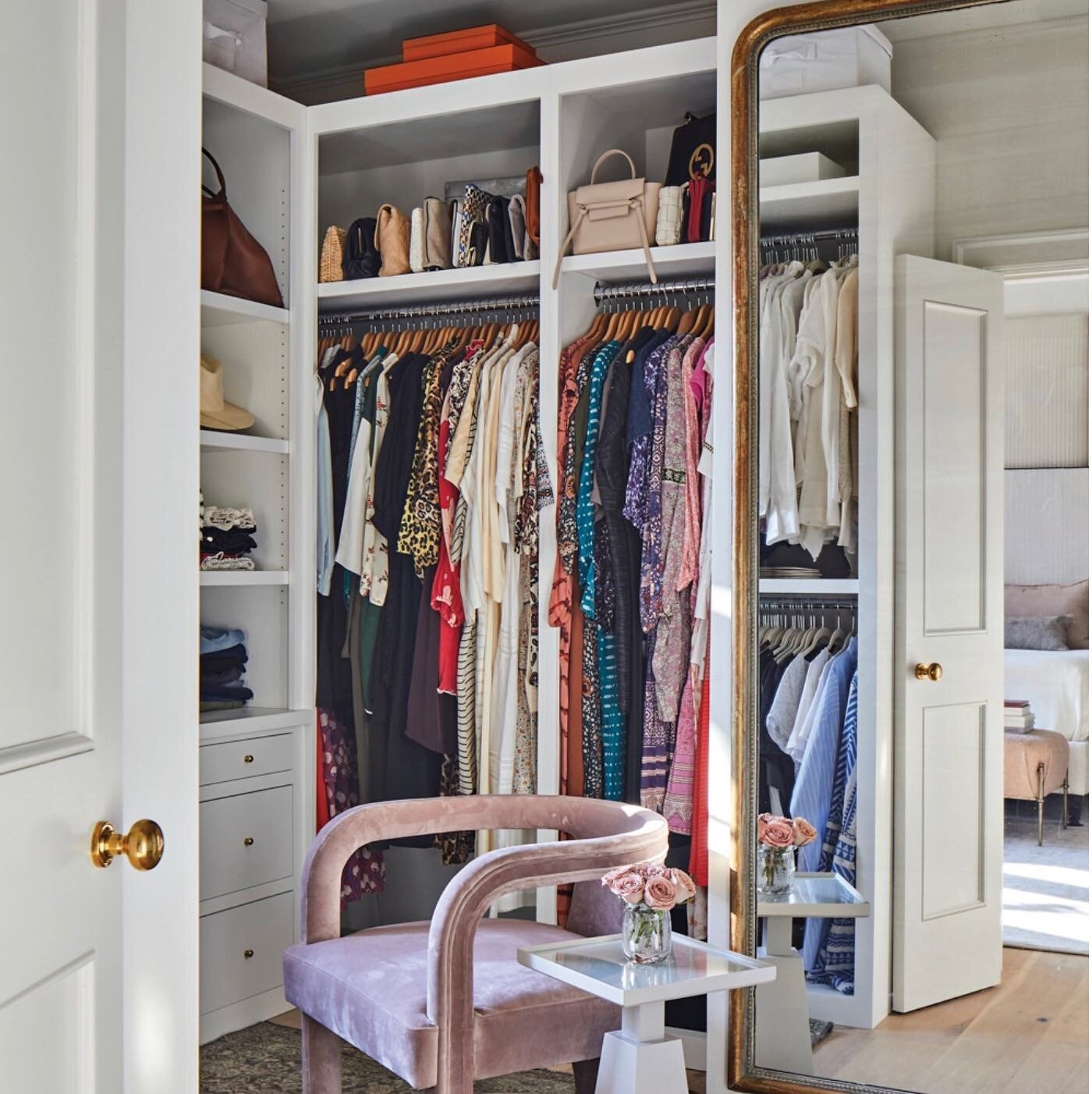 ✨CLOSET GOALS✨ 
From the oversized Louis Philippe dressing mirror to the pale pink chair, this dressing room that doubles as a luxe closet space checks all the boxes. 
design- Mary McBride Interiors
Follow @insideideas 👈🏻 for more of my projects an