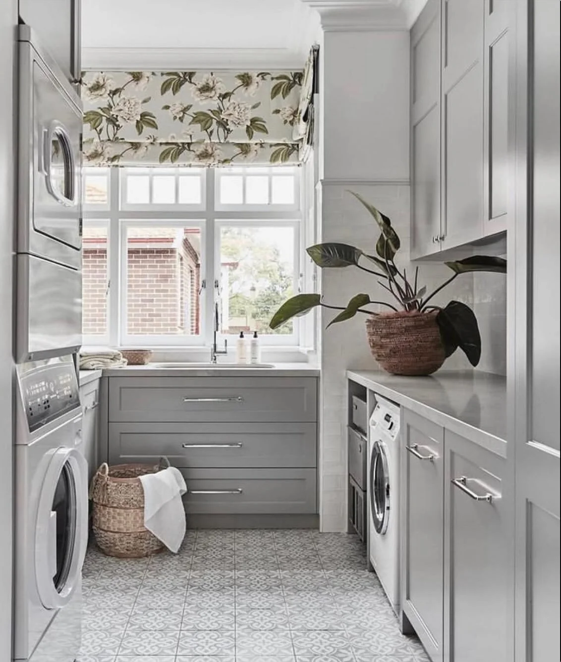 3 Inspiring Spaces For 🧼Washing &amp; Drying 🧺 
Follow @insideideas for more design inspirations! 
1) @_studio_trio
2) Marie Flannigan
3) Studio McGee 

#designinspiration #inspiredbydesign #designinspo #designideas #homestyling #designdetails #hom