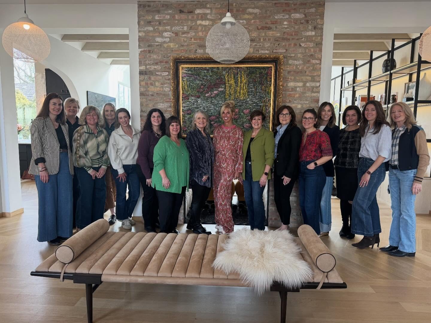 POWER💪🏻HOUSE  Loved spending time with Julie Laux, custom home builder and owner of J.Jordan Homes. Julie raises the bar in luxury &mdash; and then she builds it! 

#thedesigncollaborative25 
#womanownedbusiness 
#luxuryhomes 
#luxuryhomedesigner 
