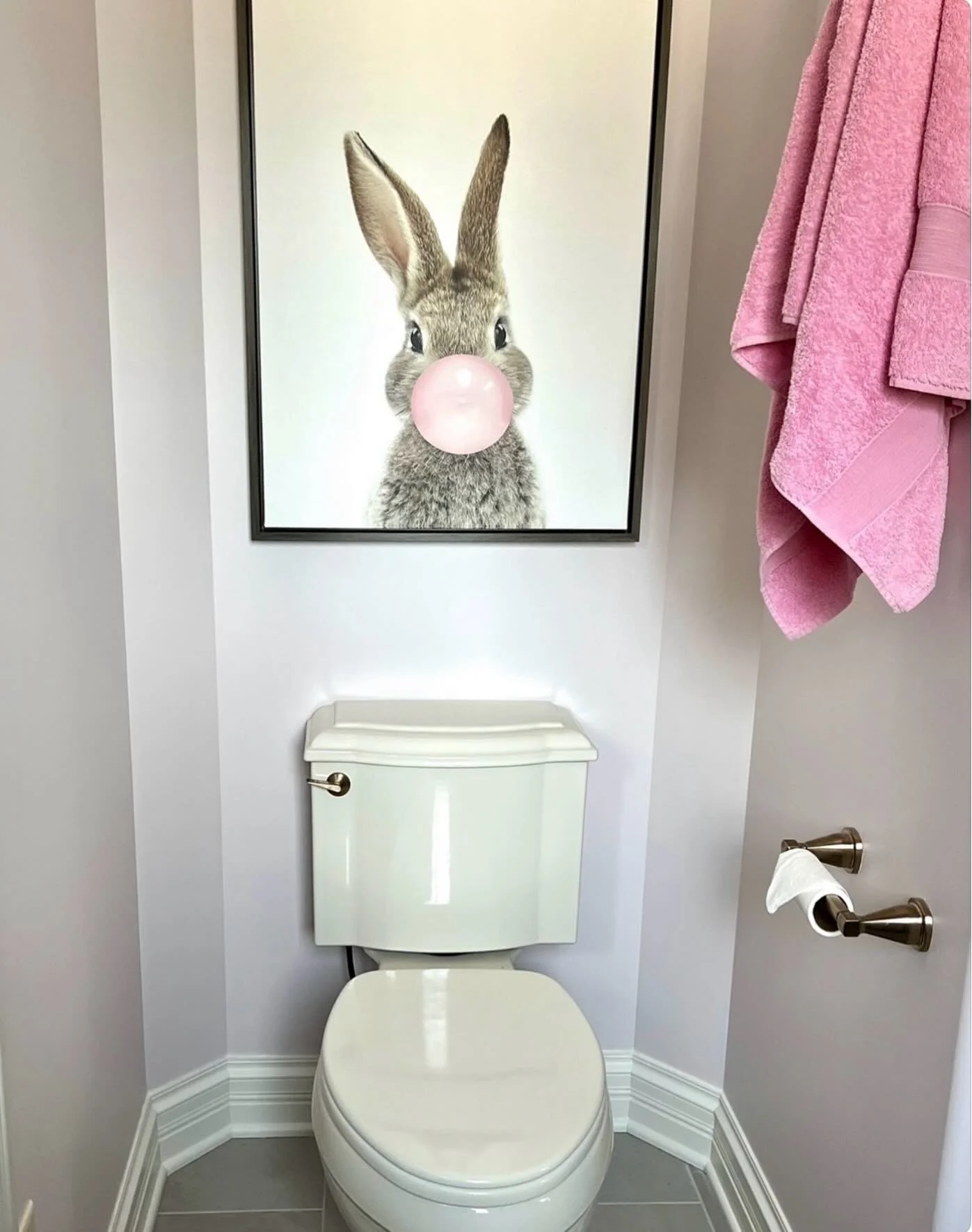 🥕THIS LITTLE BUNNY🐰hides here&hellip;not just at Easter, but all year long! 
Enjoy your Easter holiday weekend. 

#rabbitart #bathroomdecor #bathroomdesign #bathroom #bathroomremodel