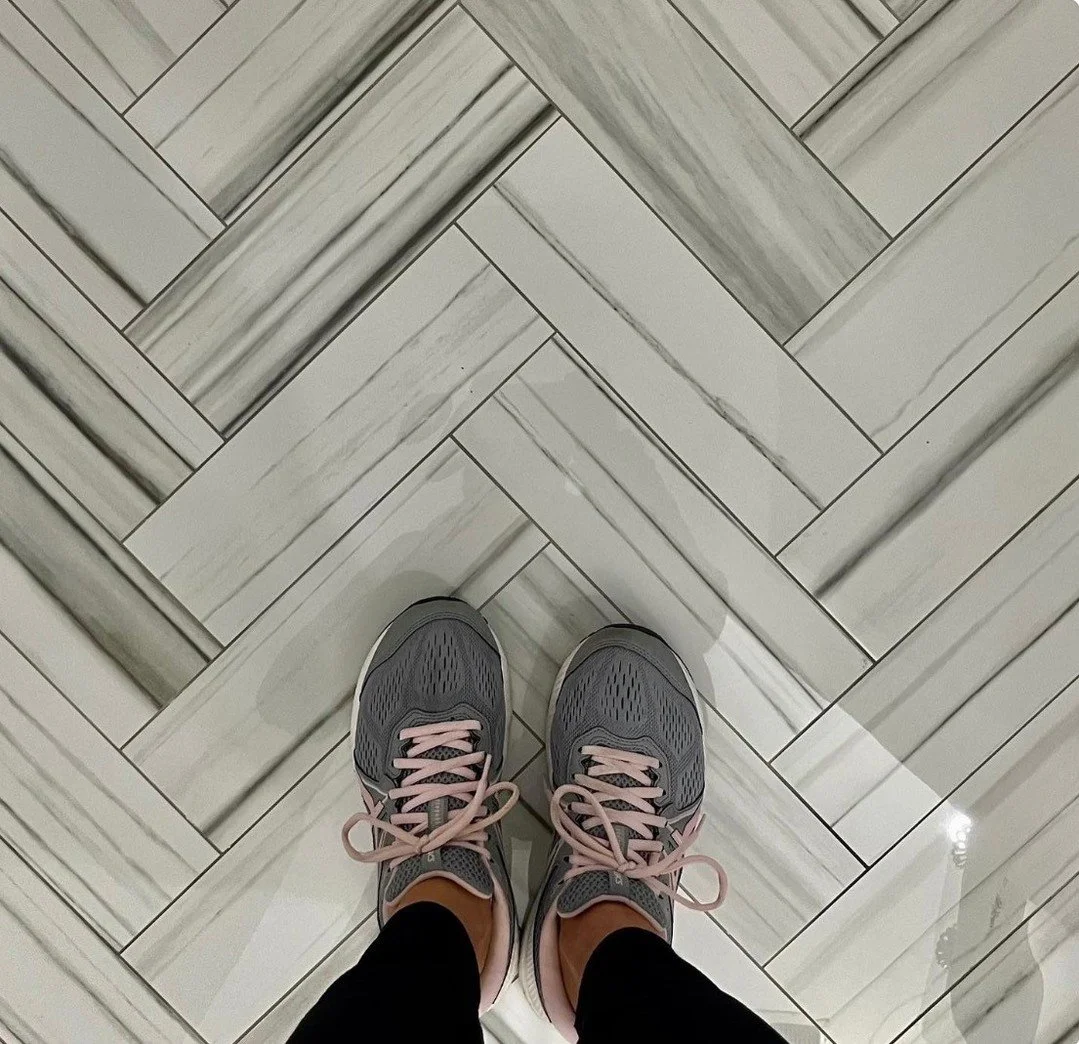 ✨THIS FLOOR✨is one of my favorite things about it about the secondary bathroom at the Hyde Park project. Yes, the herringbone pattern takes more time to install and it uses more tile, but it delivers on the elevated look the client hired me to bring 