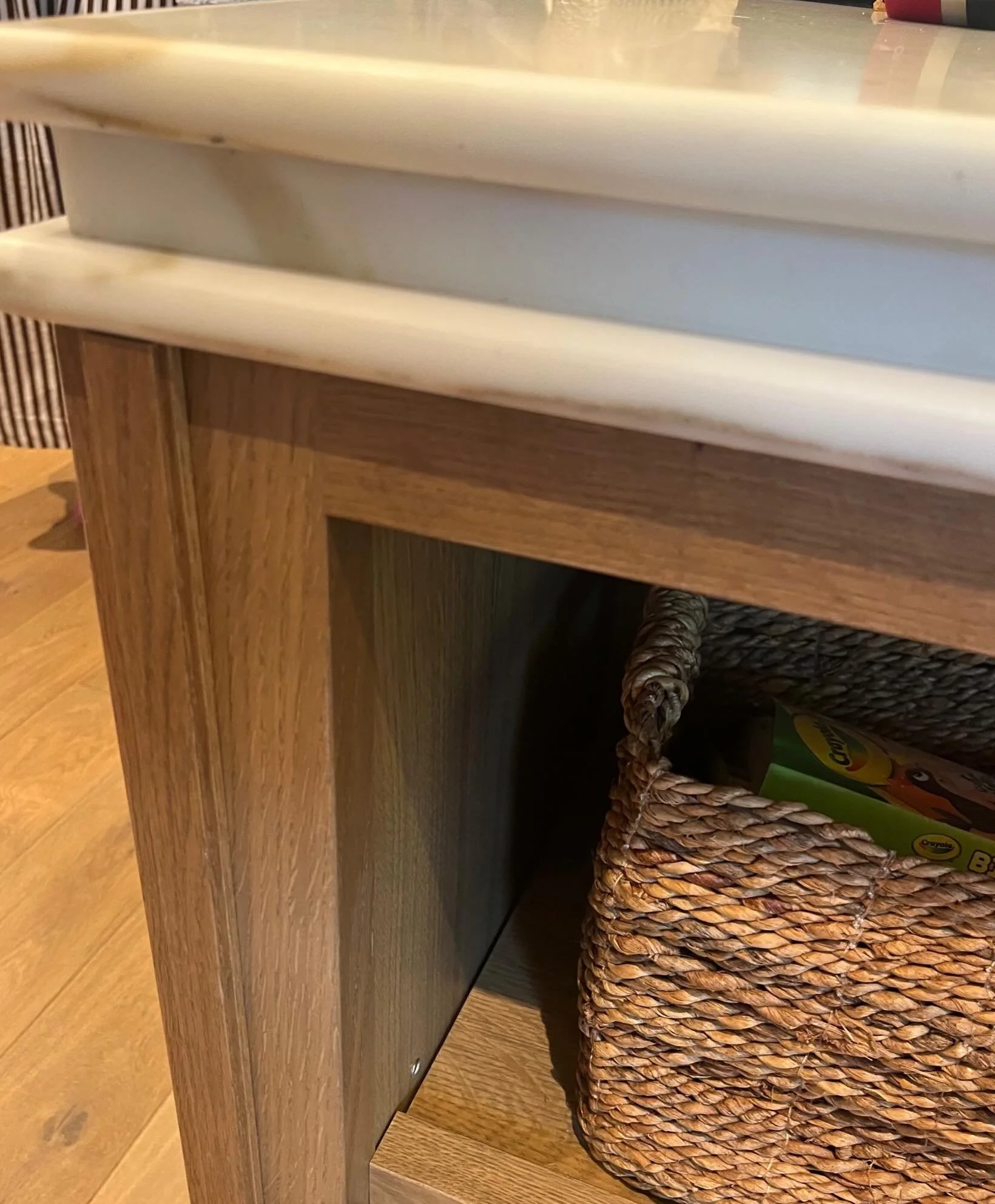✨Sometimes, the best ideas come from simply walking through beautiful spaces and paying attention. 😊 My two favorite things from last Friday&rsquo;s Hinsdale Kitchen Walk:
- an interesting countertop edge profile that really set the island apart fro