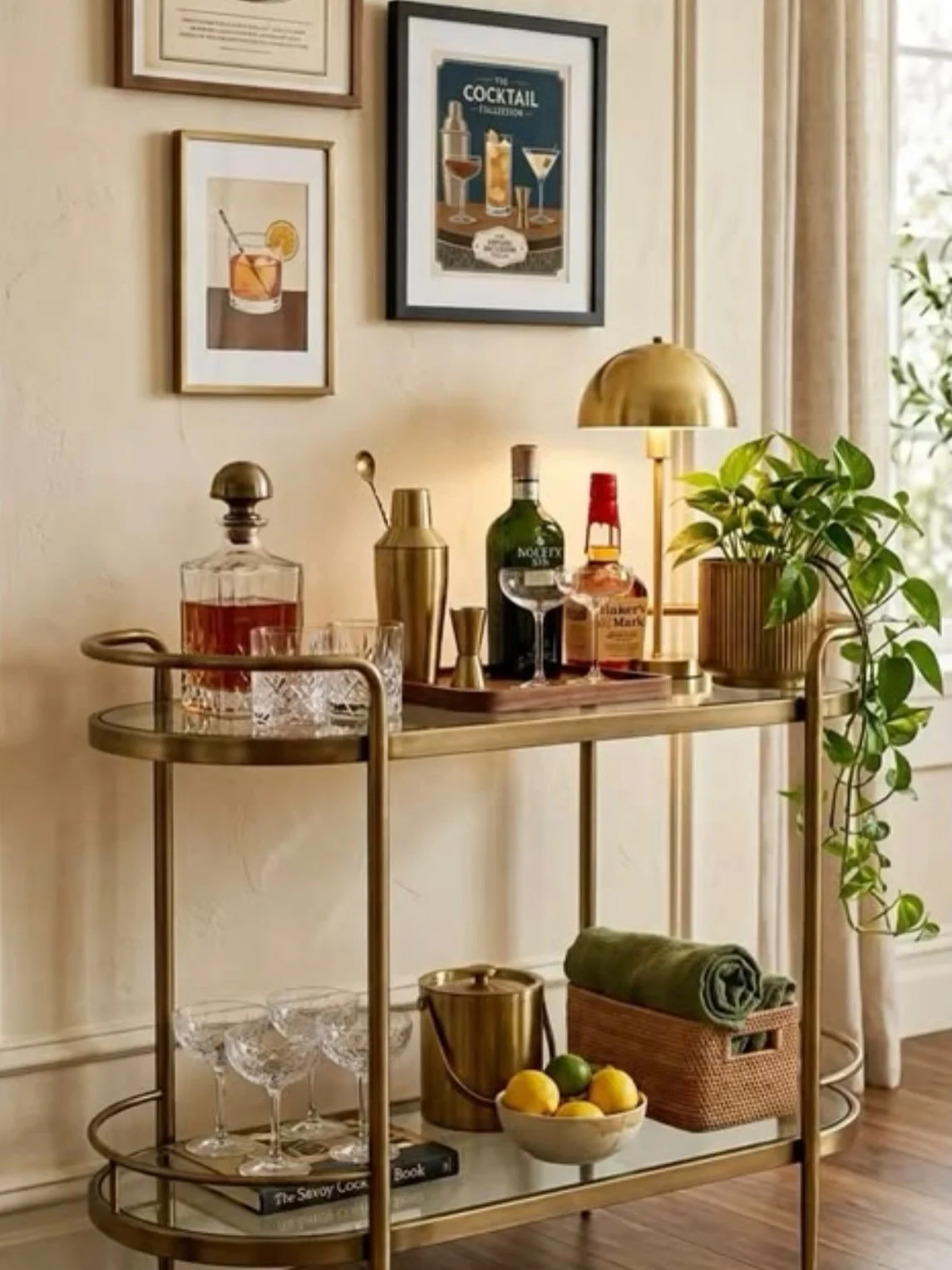 THURSDAY&rsquo;S TO-DO LIST:
☐ Get the bar cart prepped &amp; pretty for Friday&rsquo;s Happy Hour 
☐ Ask Dena for some styling inspiration (swipe to see some of my favorite styling looks)
 
#chicagointeriordesigner #fullserviceinteriordesign #timele