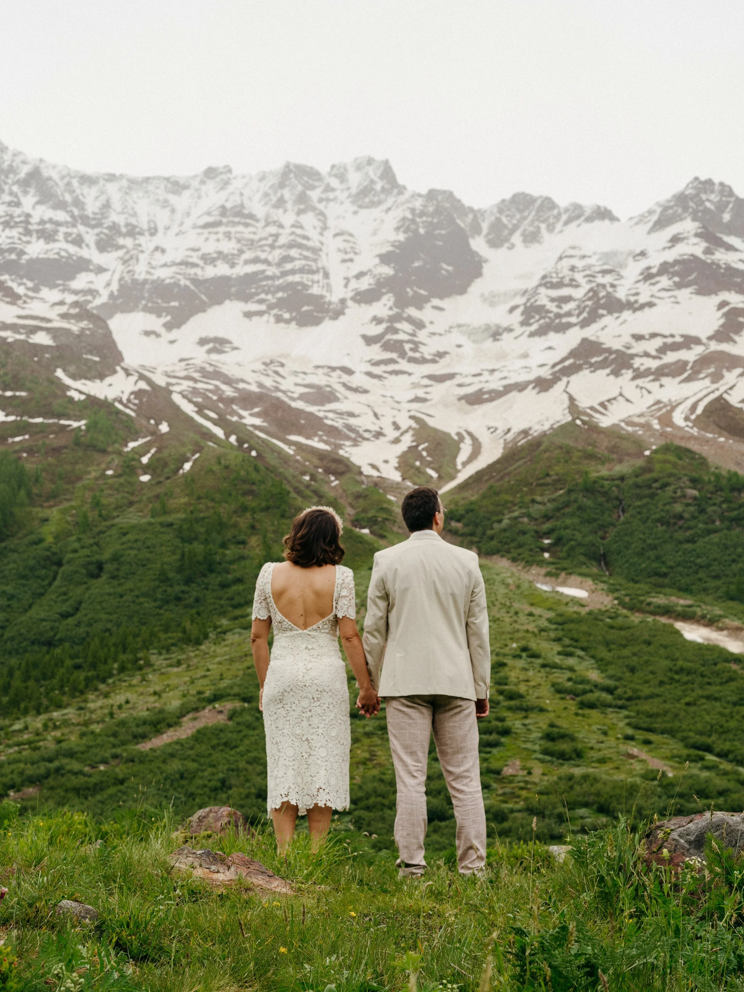 Des mont&eacute;es, des descentes, des chemins parfois sinueux, des sommets &agrave; gravir et des moments o&ugrave; l&rsquo;on s&rsquo;arr&ecirc;te simplement pour admirer le paysage.&thinsp;
&thinsp;
La vie &agrave; deux, c&rsquo;est un peu tout &c
