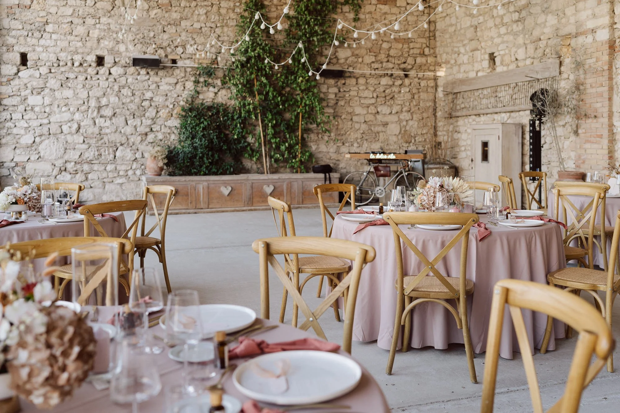 decoration-salle-reception-mariage-provence-domaine-sarson-nonante-emotions.jpg