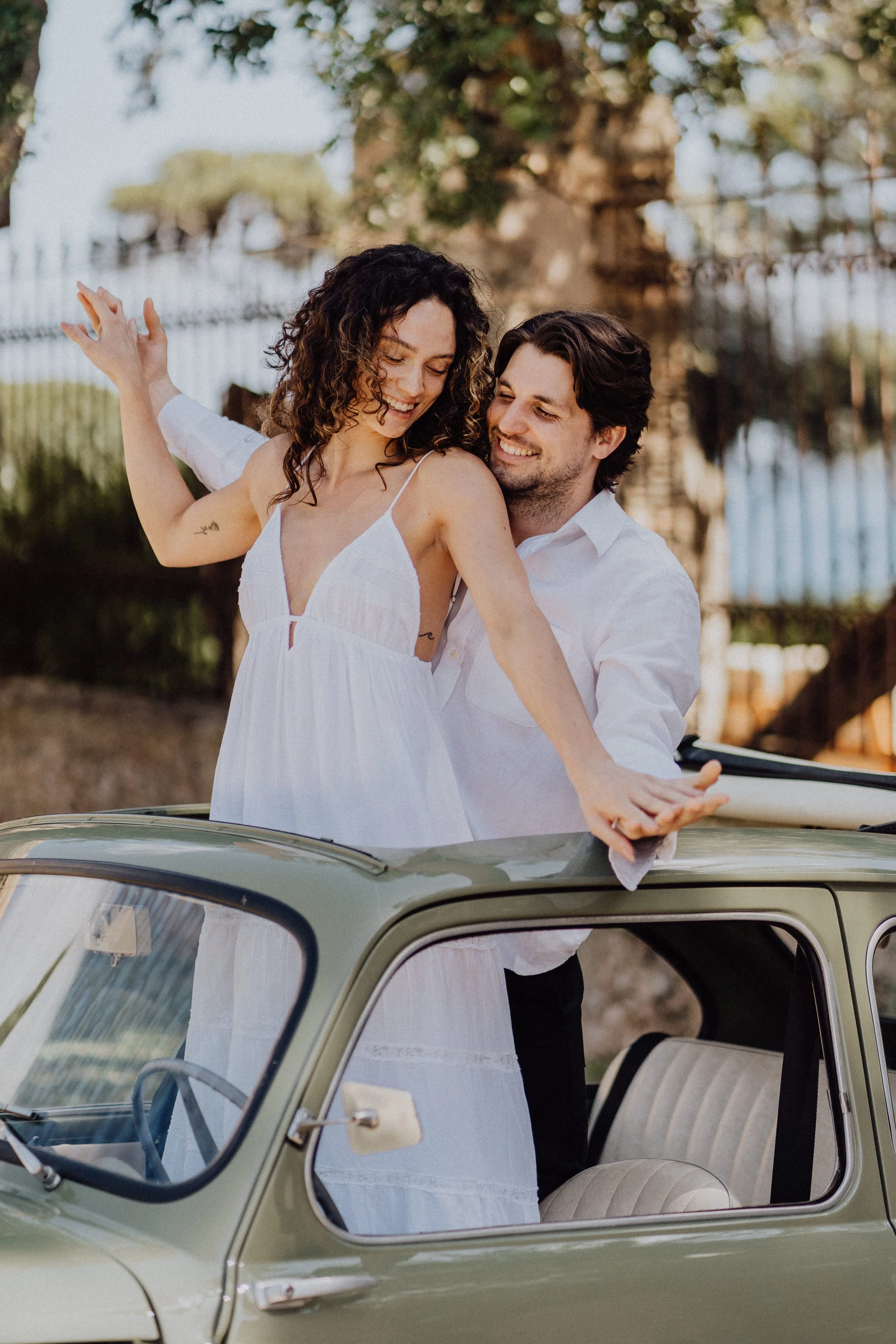 seance-photo-couple-voiture-vintage-amour-lifestyle-mallorca.jpg
