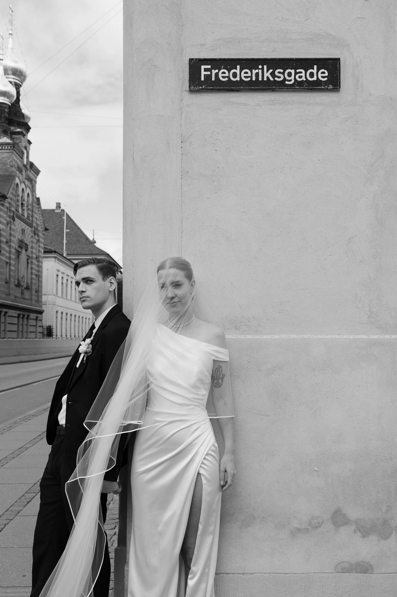urban-elegant-wedding-copenhagen-black-and-white.jpg