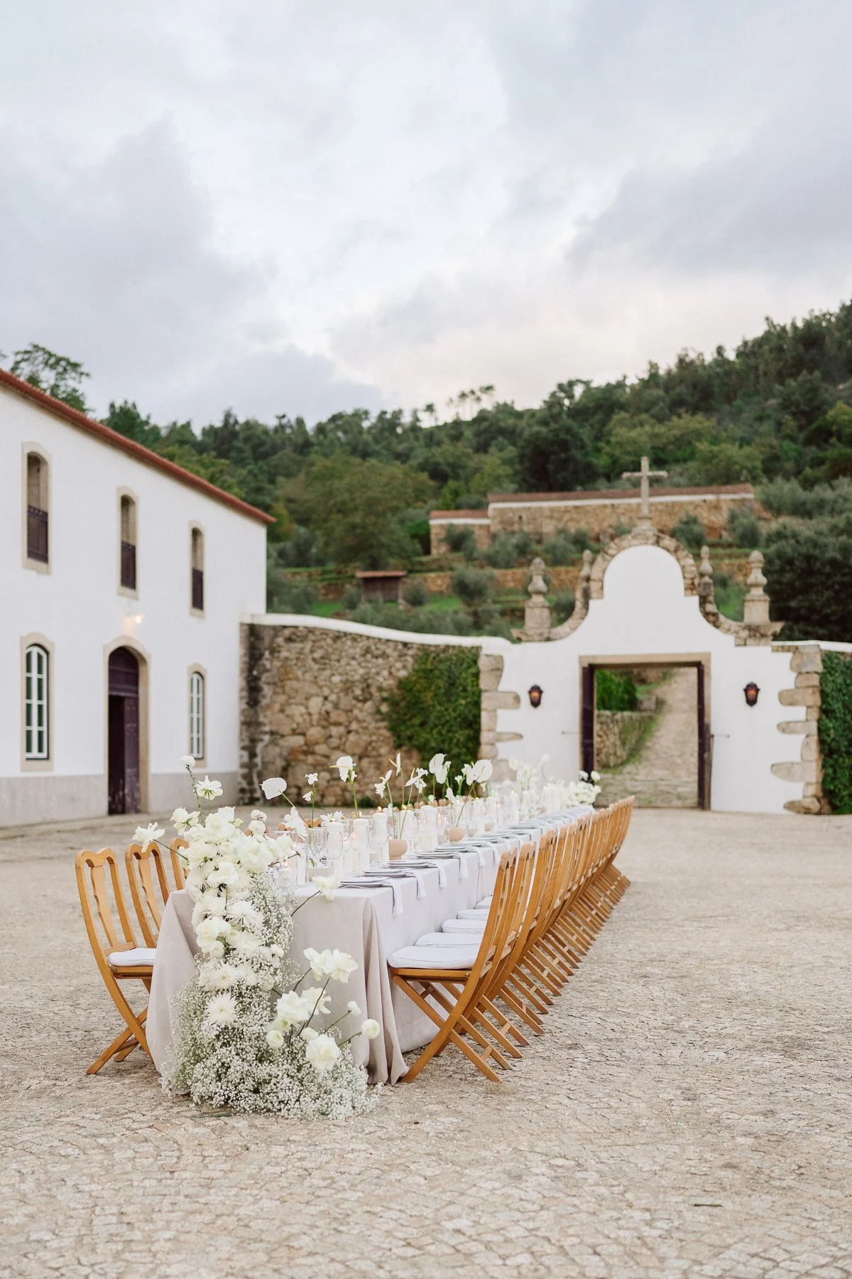 reception-mariage-quinta-do-pinho-portugal-table-exterieure-nonanteemotions.jpg
