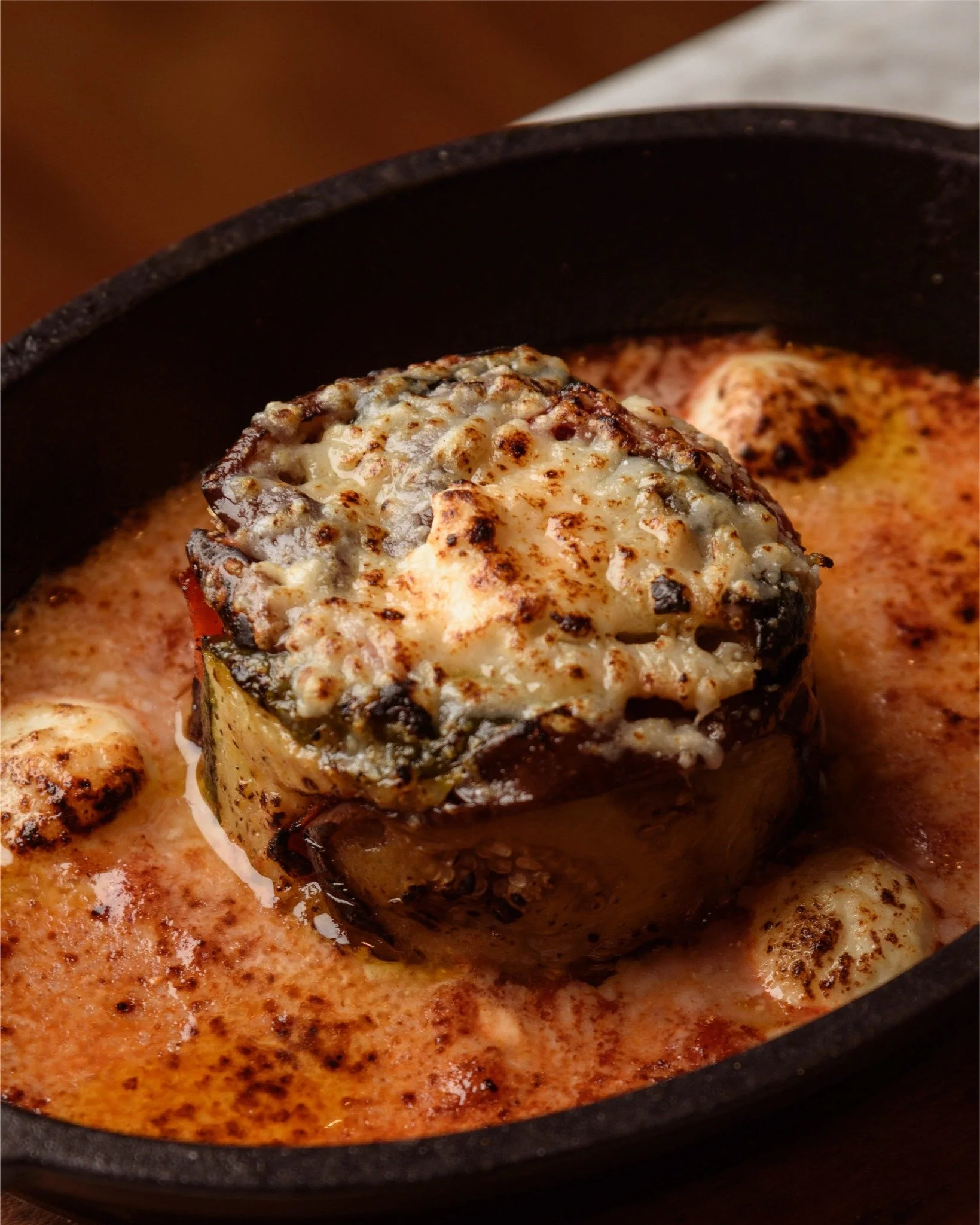 Sapori del Mediterraneo.

Ratatouille alla Provenzale con pimiento, cebolla y berenjena, en reducci&oacute;n de tomate y terminado con queso de cabra.

#BottegaFratelli