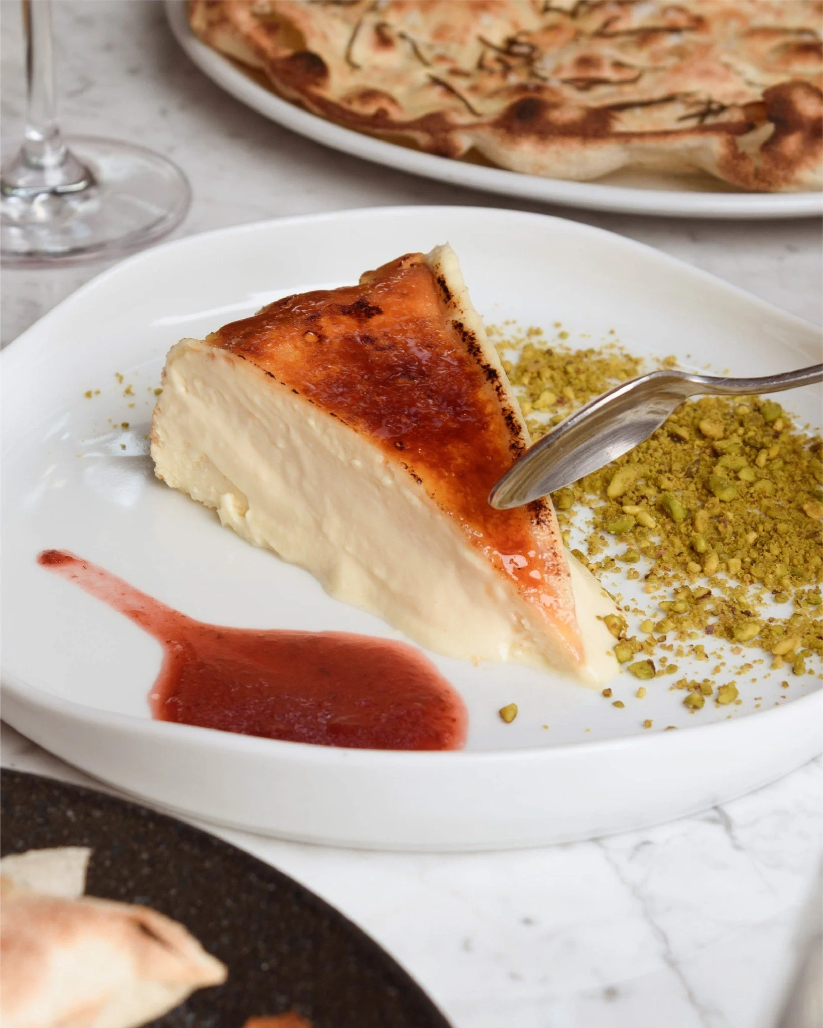 Los lunes tambi&eacute;n merecen algo especial.

Tarta Vasca Br&ucirc;l&eacute;e con centro cremoso de queso, crust de az&uacute;car, granella de pistaccio y coulis de frutos rojos

#BottegaFratelli