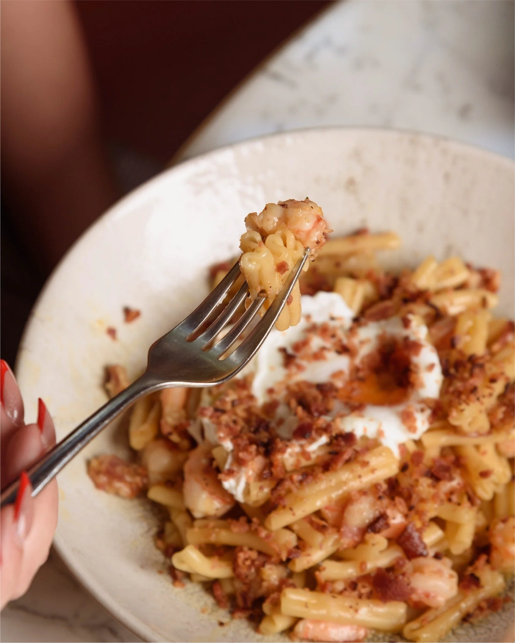 Un cl&aacute;sico italiano con nuestro toque. 

Casarecce en salsa carbonara con camarones, huevo pochado y tocineta crocante&hellip; puro car&aacute;cter en cada bocado.

#BottegaFratelli