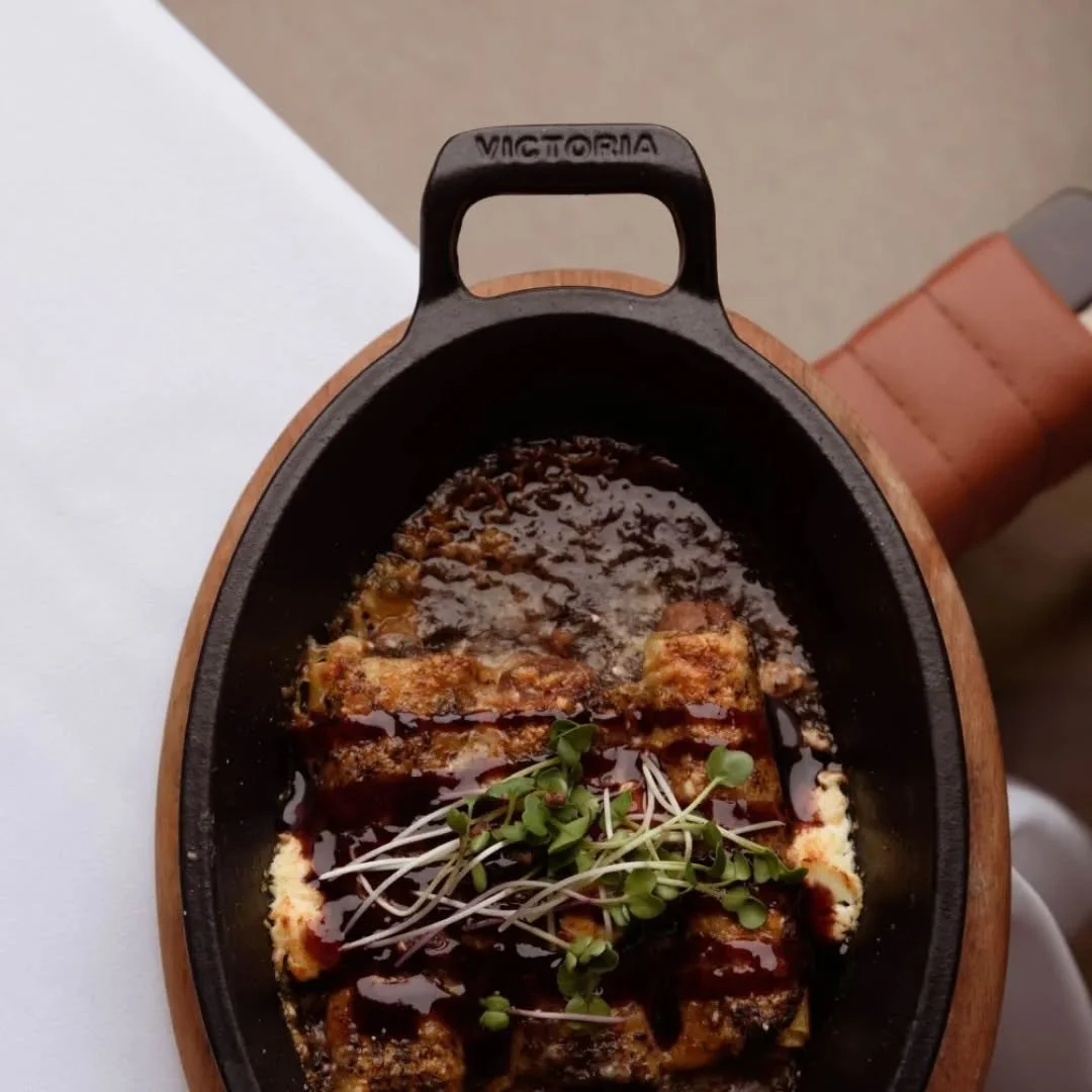 Nuestro cannelloni de pato confitado tiene todo lo que hace falta para una buena cena: salsa de trufas negras, queso gratinado y reducci&oacute;n de oporto.

Ven a probarlo en Bottega Fratelli.
#BottegaFratelli