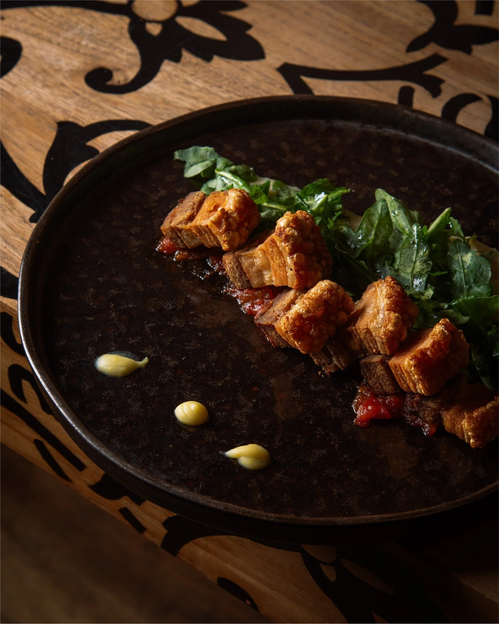 Nuestro Pork Belly logra el balance perfecto entre crocante, jugoso y lleno de sabor.

De esos platos que llegan a la mesa y desaparecen m&aacute;s r&aacute;pido de lo esperado.
#BottegaFratelli