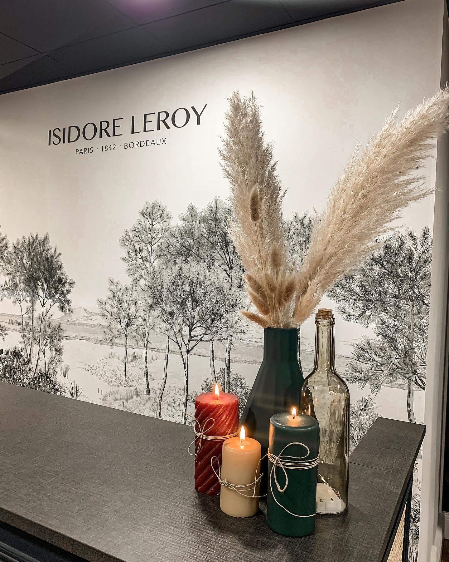 /. Pour No&euml;l, offrez-vous de la d&eacute;co ! ❤️

Notre &eacute;quipe vous attend dans un tout nouveau d&eacute;cor imagin&eacute; et install&eacute; par nos soins. 🎄
Il n&rsquo;y a pas que les enfants qui ont droit &agrave; des cadeaux, venez 