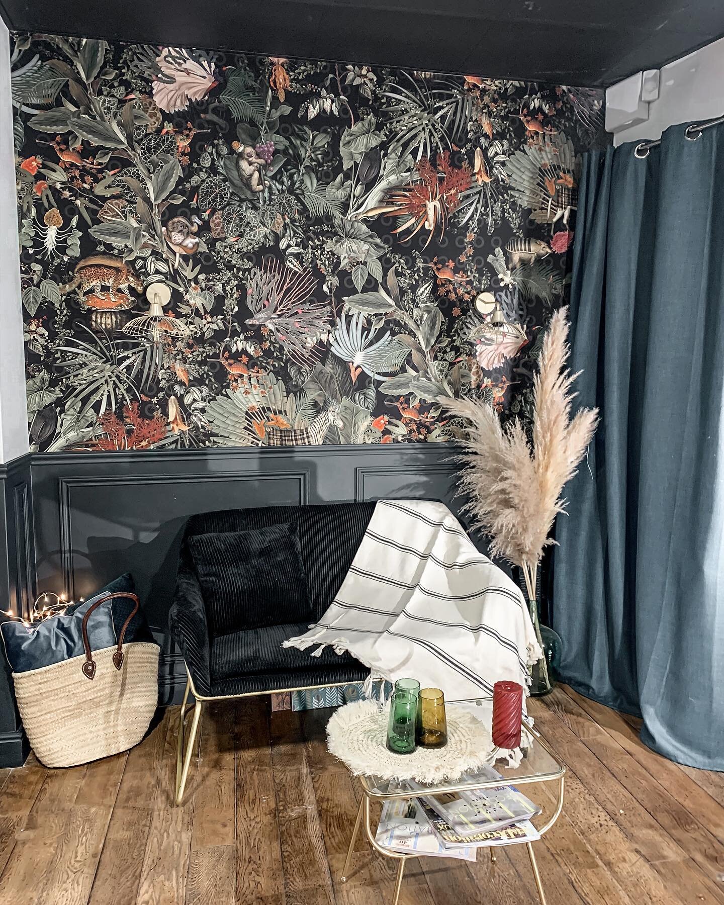 /. ambiance cadeaux de no&euml;l dans la boutique ✨

Avez-vous fini vos listes de pr&eacute;sents &agrave; offrir ? 🤔

Nous avons d&eacute;cid&eacute; de vous concocter une petite liste de cadeaux &agrave; offrir :

➵ Photo 1 : L&rsquo;&eacute;quipe