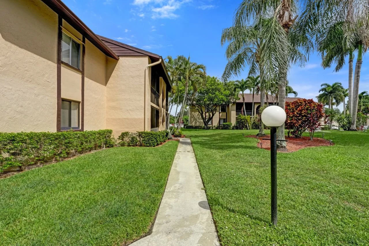 429 Pine Glen Lane #C-2, Greenacres, Fl Condo For Sale in Pine Ridge South Greenacres