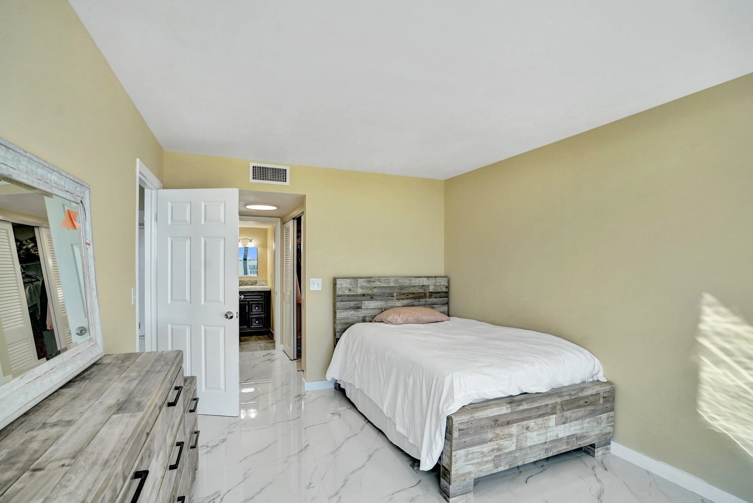 3590 S Ocean Boulevard 809, South Palm Beach, FL 33480 Waterfront Condo For Sale at Mayfair House Palm Beach