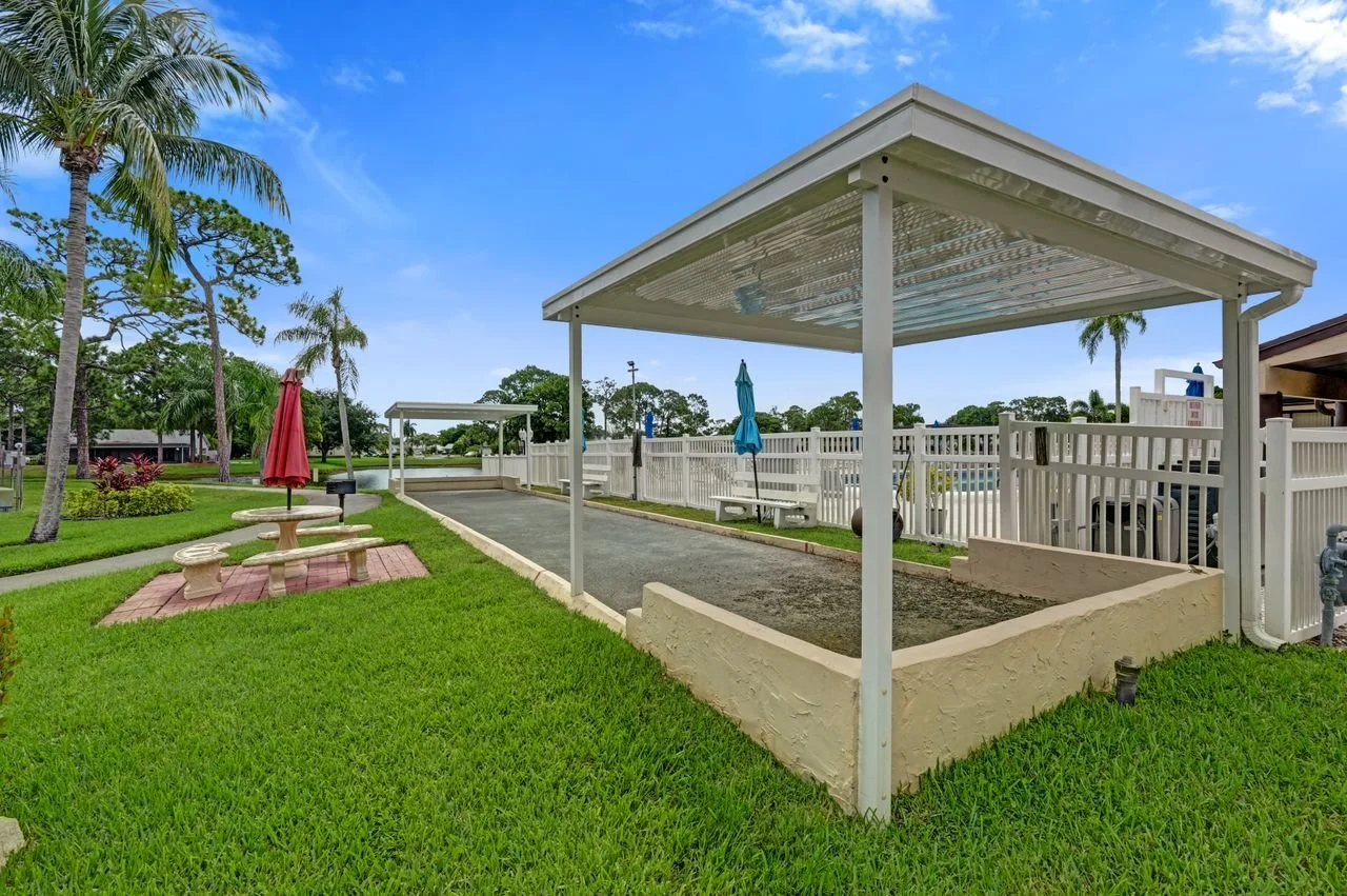 429 Pine Glen Lane #C-2, Greenacres, Fl Condo For Sale in Pine Ridge South Greenacres