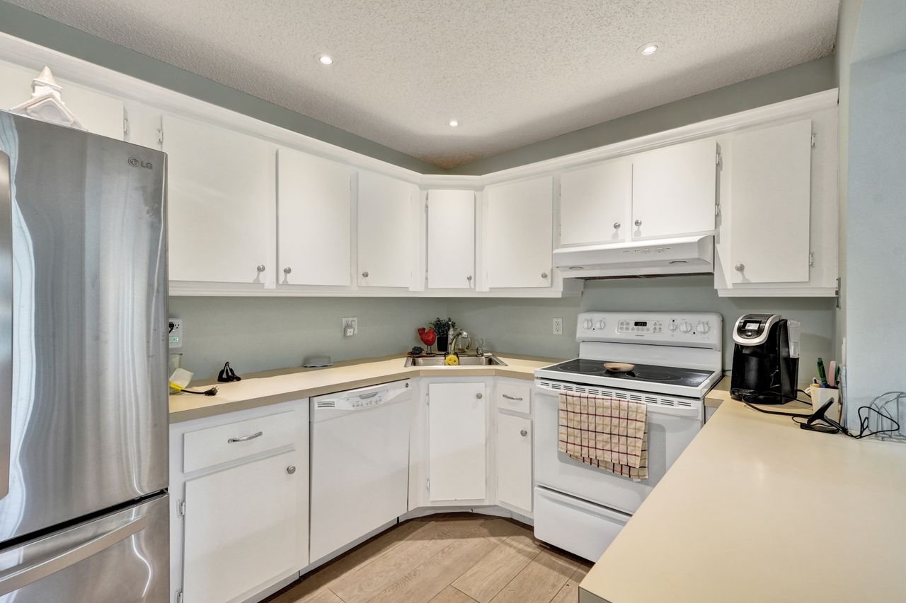 429 Pine Glen Lane #C-2, Greenacres, Fl Condo For Sale in Pine Ridge South Greenacres