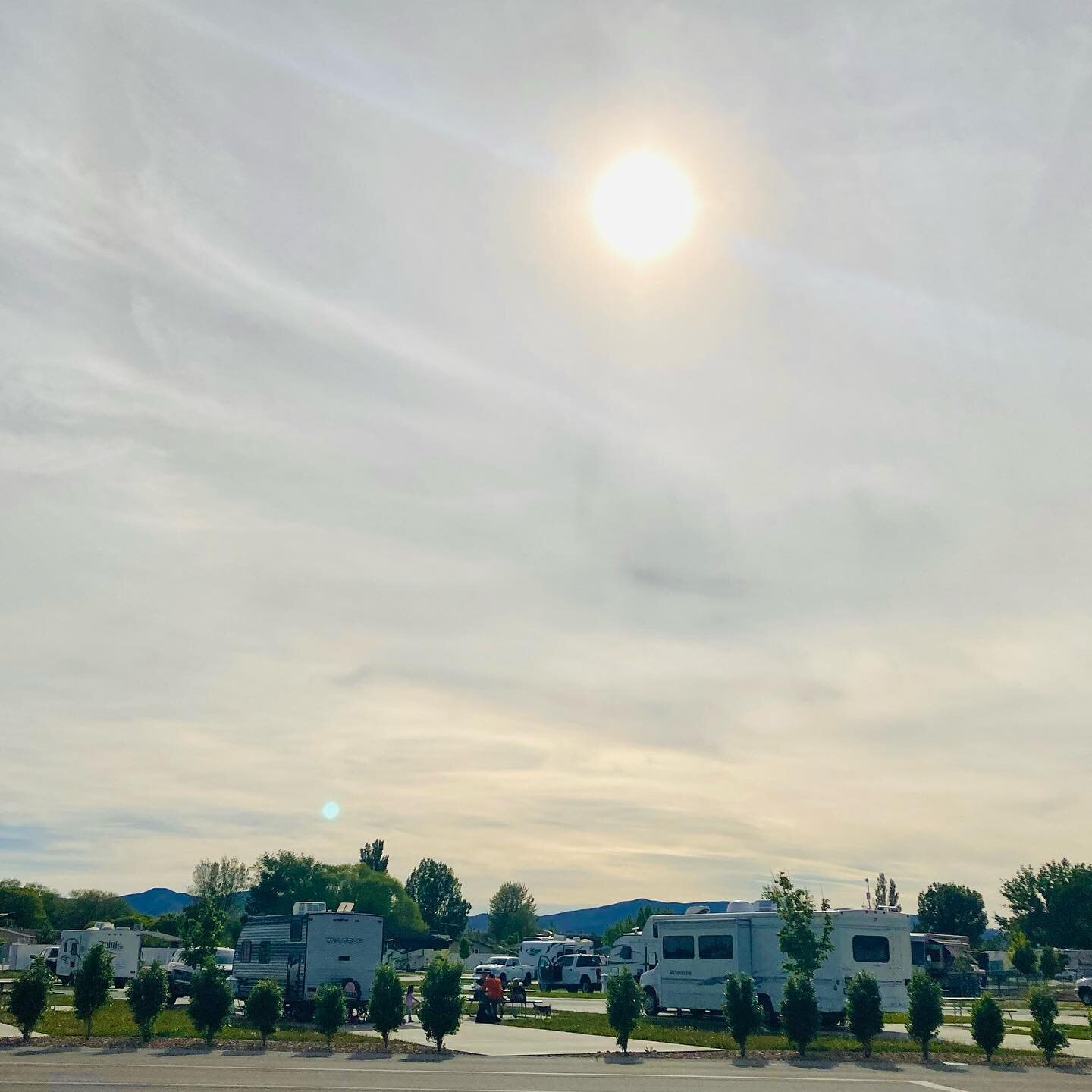 Don&rsquo;t let the clouds fool you! Guests have been enjoying the beautiful, warm weather! ☀️☀️
.
.
.
.
.
#rv #rvlife #sunny #warm #weather #springtime #sun #happycamper