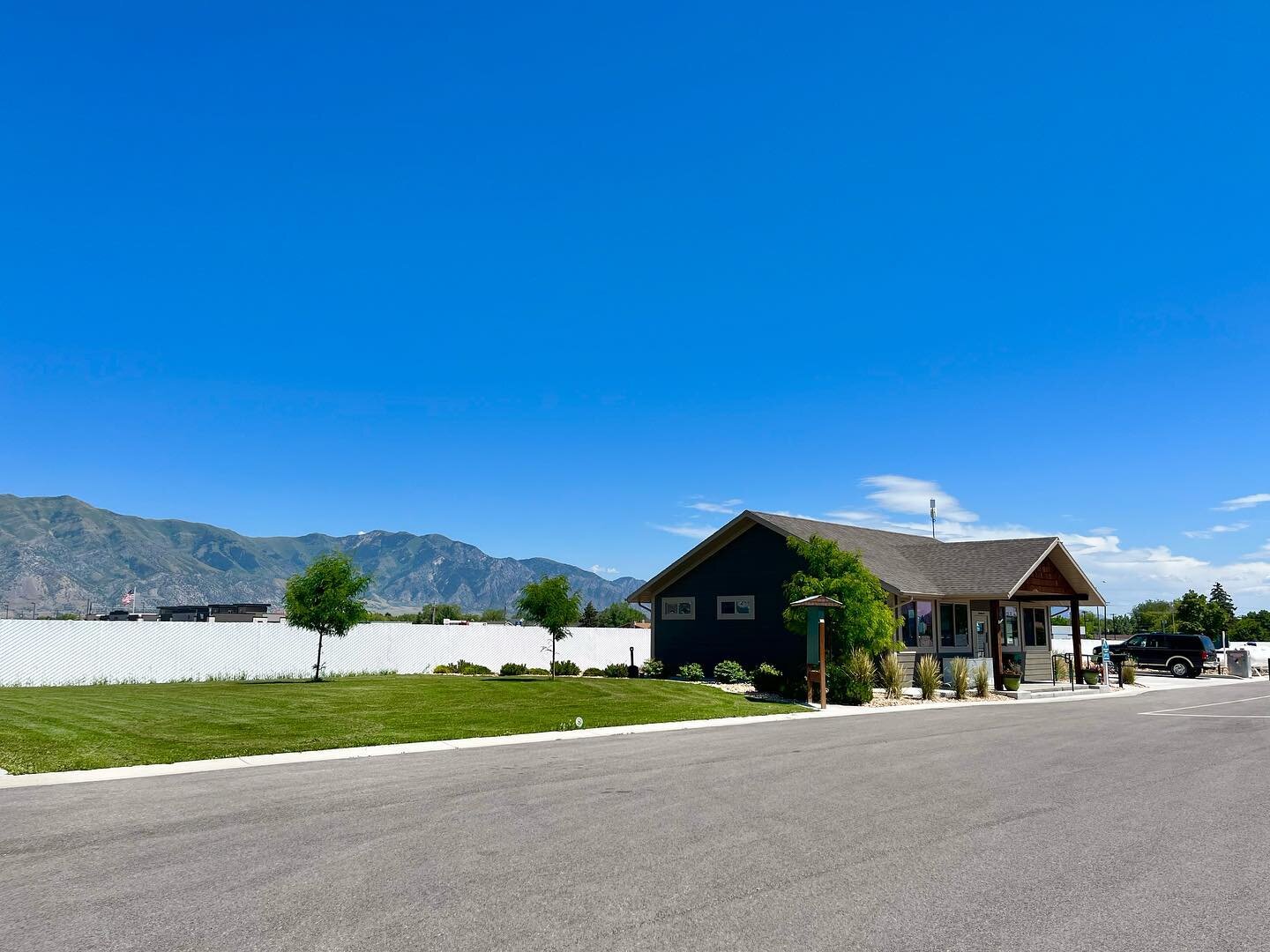 It&rsquo;s a beautiful day here at the park! Fresh cut grass, beautiful sunny sky! 
#aspengrovervpark #aspengrove #utahrvpark #utahrvresort #utah #utahisrad #utahgram #utahphotography #rvpark #rvresort #rvlife #rvliving #northernutah #boxcounty #summ