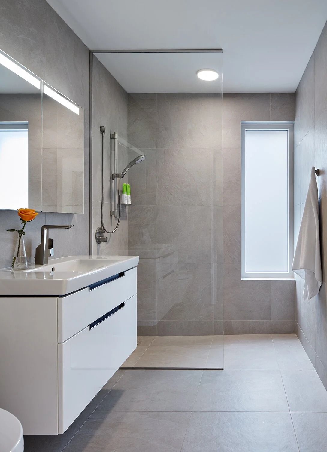 TE Studio Good Energy Haus: Second floor bath (by Corey Gaffer)