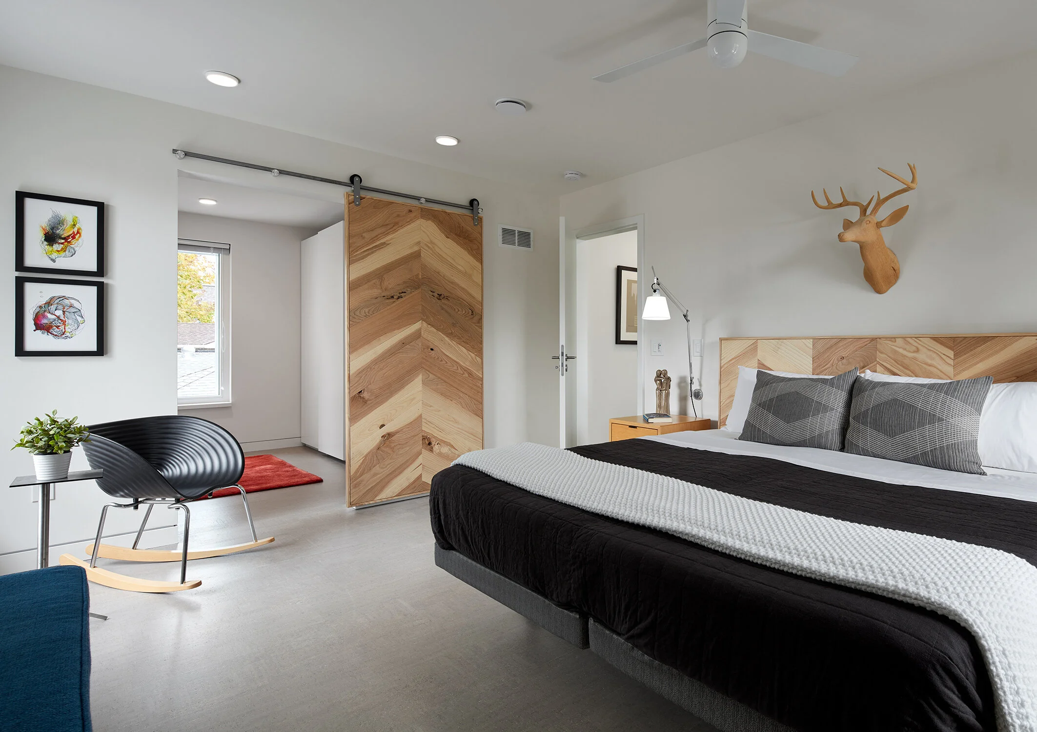 TE Studio Good Energy Haus: Master Bedroom (by Corey Gaffer)