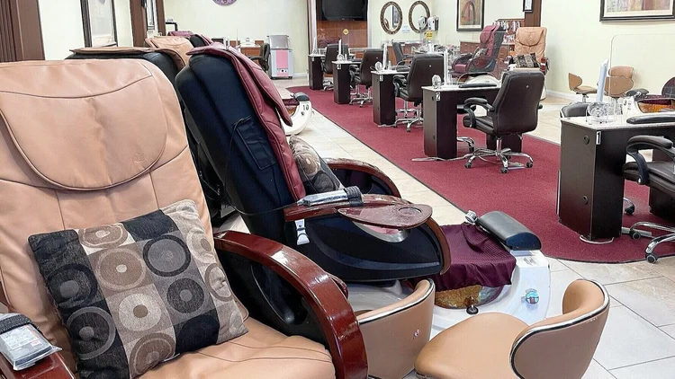 Q T Nails & Spa business photo