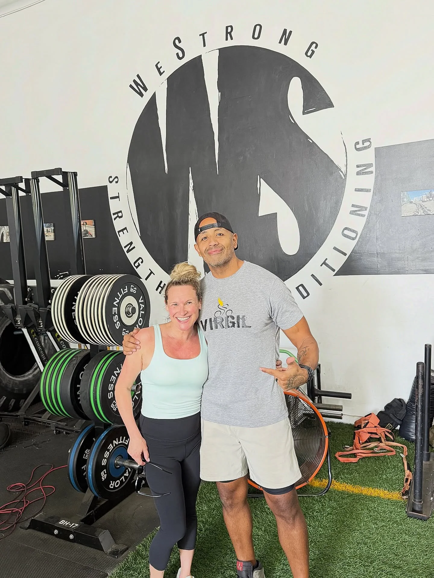 🤯🤯🤯🤯

We Strong JC OG coming through !!

Should&rsquo;ve seen the look on my face when Erica showed up 🤣. Did not see that coming 🙌🏽🙌🏽 . 

#WeStrongJC #WeStrongStPete #instafit #fitspo