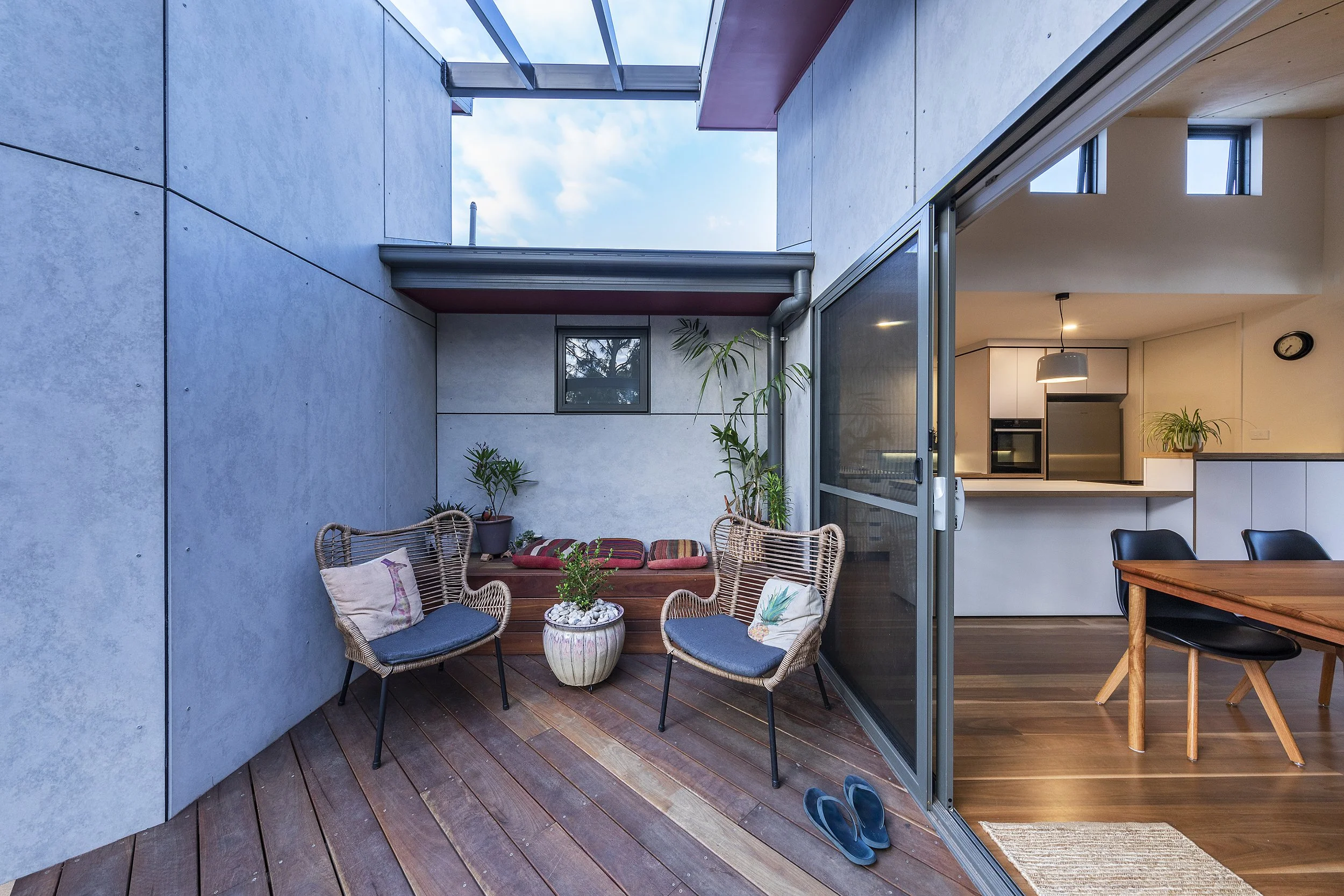 16_Scissor House_Deck 1.jpg