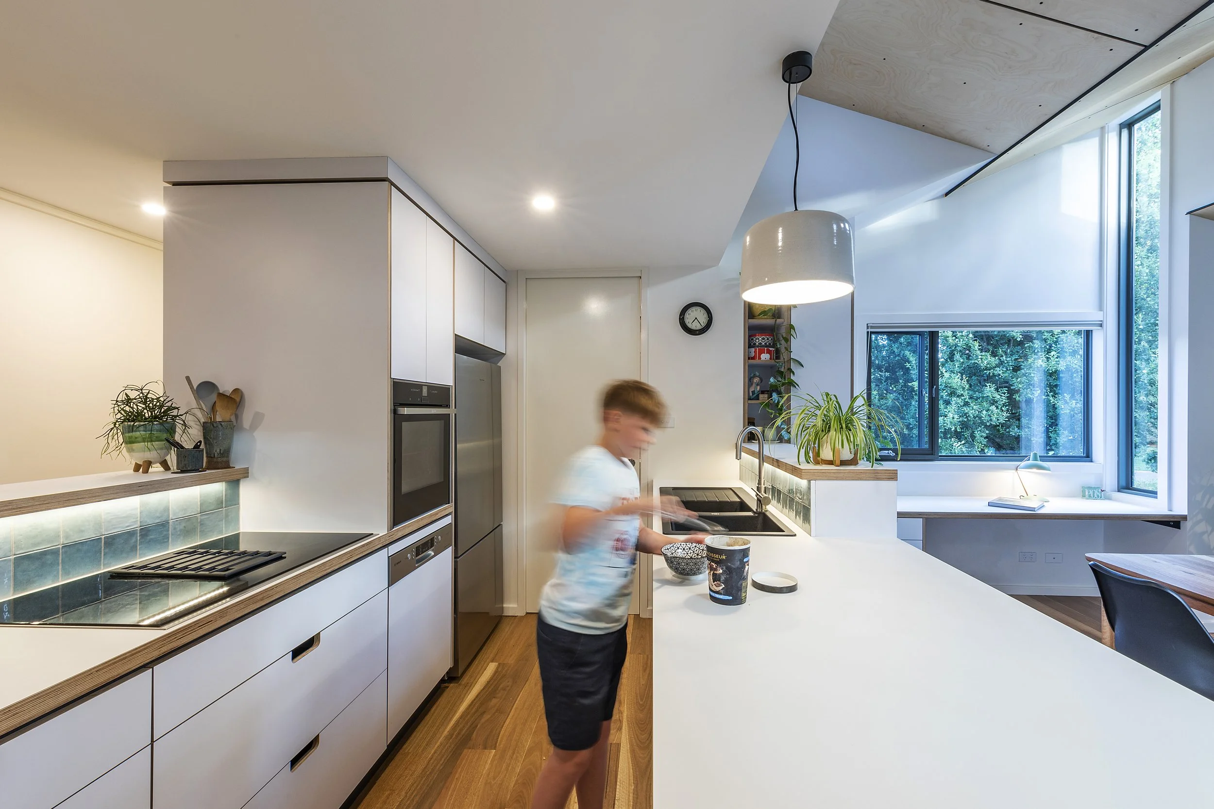 08_Scissor House_Kitchen 1.jpg