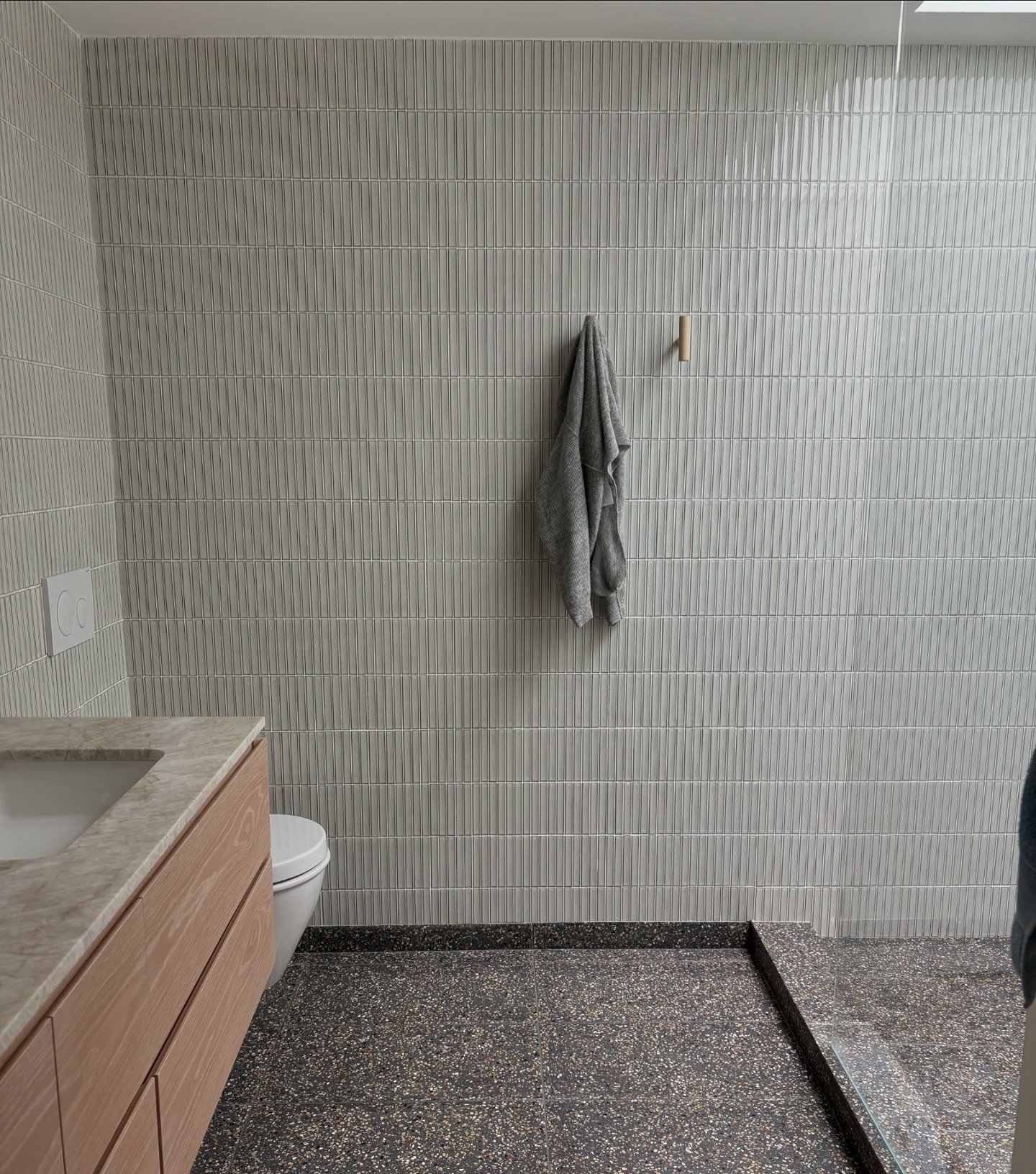 New primary bath at our recently completed #brownstone #renovation in Cobble Hill, Brooklyn. 

#moderndesign #moderninterior #interiordesign #bathroomdesign #interiorarchitecture #homedesign #tile #contemporaryinteriors #nycinterior