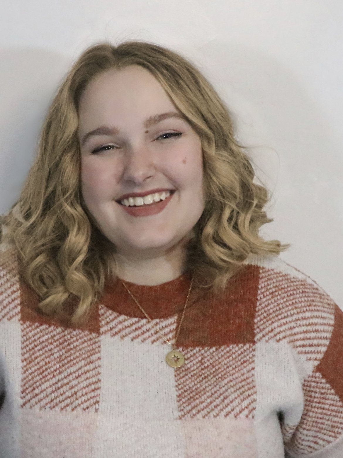 AMELIA FIRESTONEheadshot2.jpg