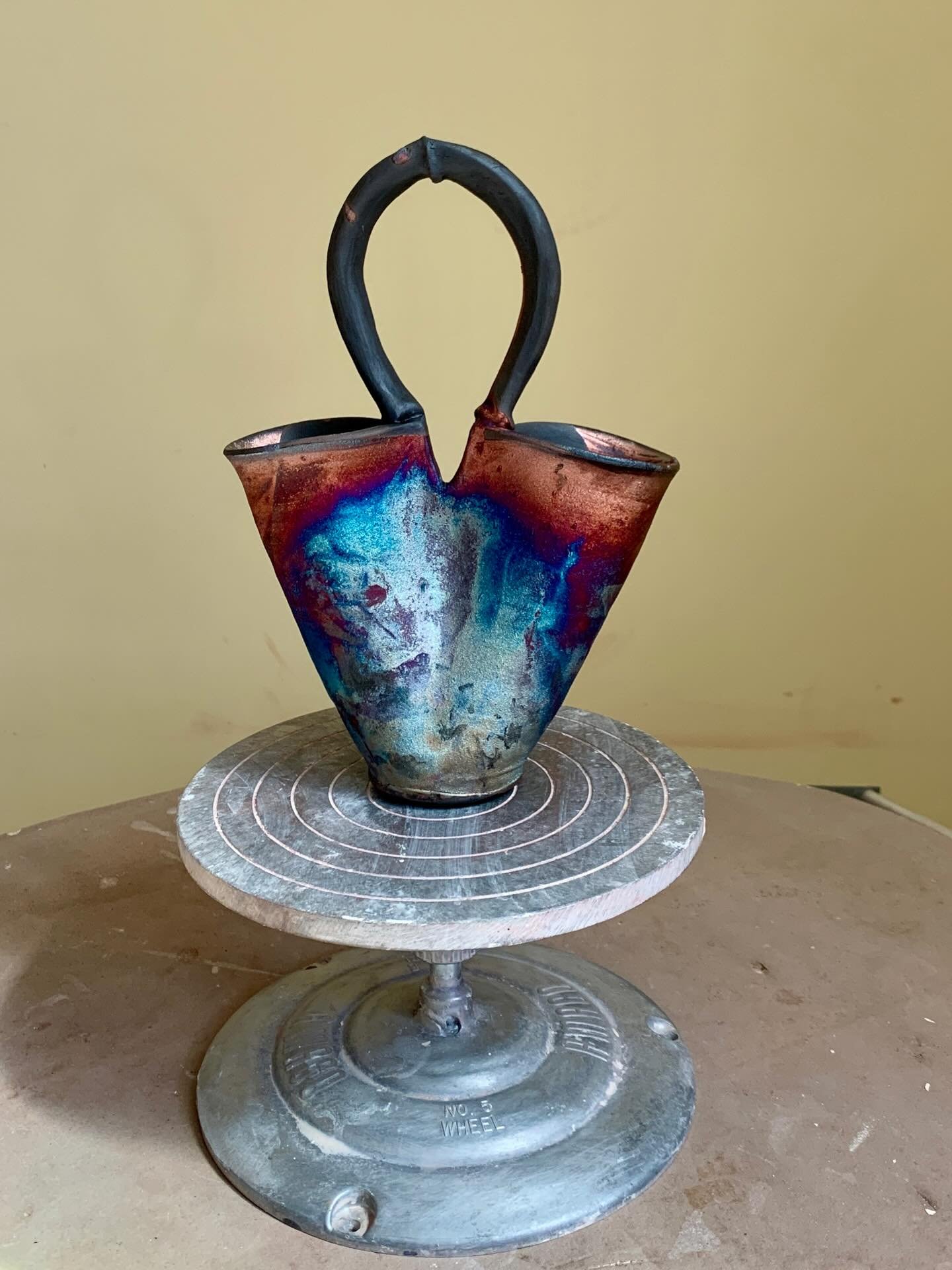 I&rsquo;m always chasing after the next cosmic fire marks 🔥🔥🔥

My heart enflamed : &lsquo;Ishq (ecstatic love) 
8.5 in h X 6w X 1.5d 

From my series Al Wadud, one of the 99 Names of God in Islam that means The Most Loving 

Abstract heart, two ve