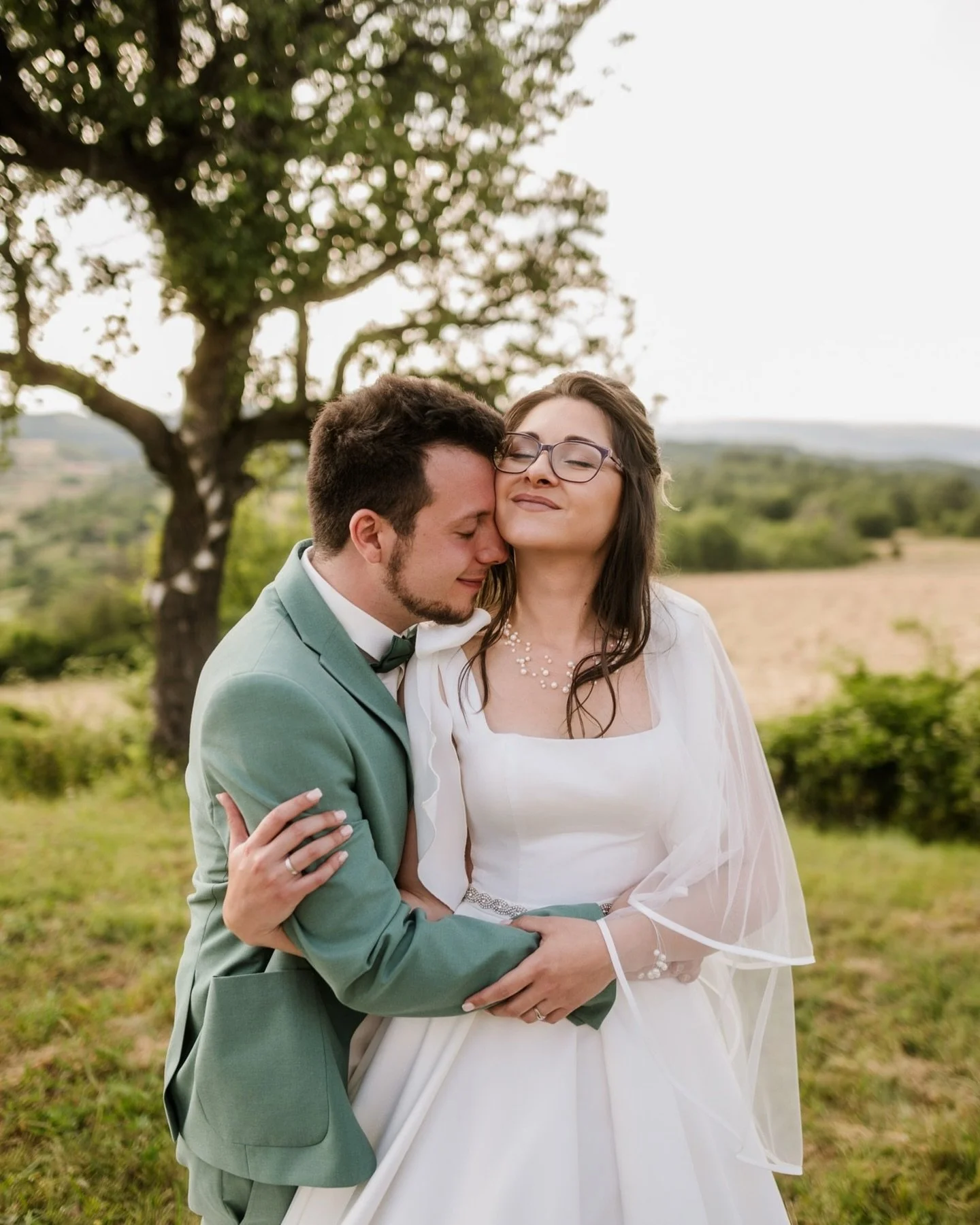 Сватбеният сезон е в разгара си, а първите вълшебни моменти вече са запечатани! 📸
На сватбата на Мария и Давид имахме удоволствието да бъдем част от един истински красив и емоционален ден! 💍✨

#weddingphotography #weddinginspiration #wedding #сватб