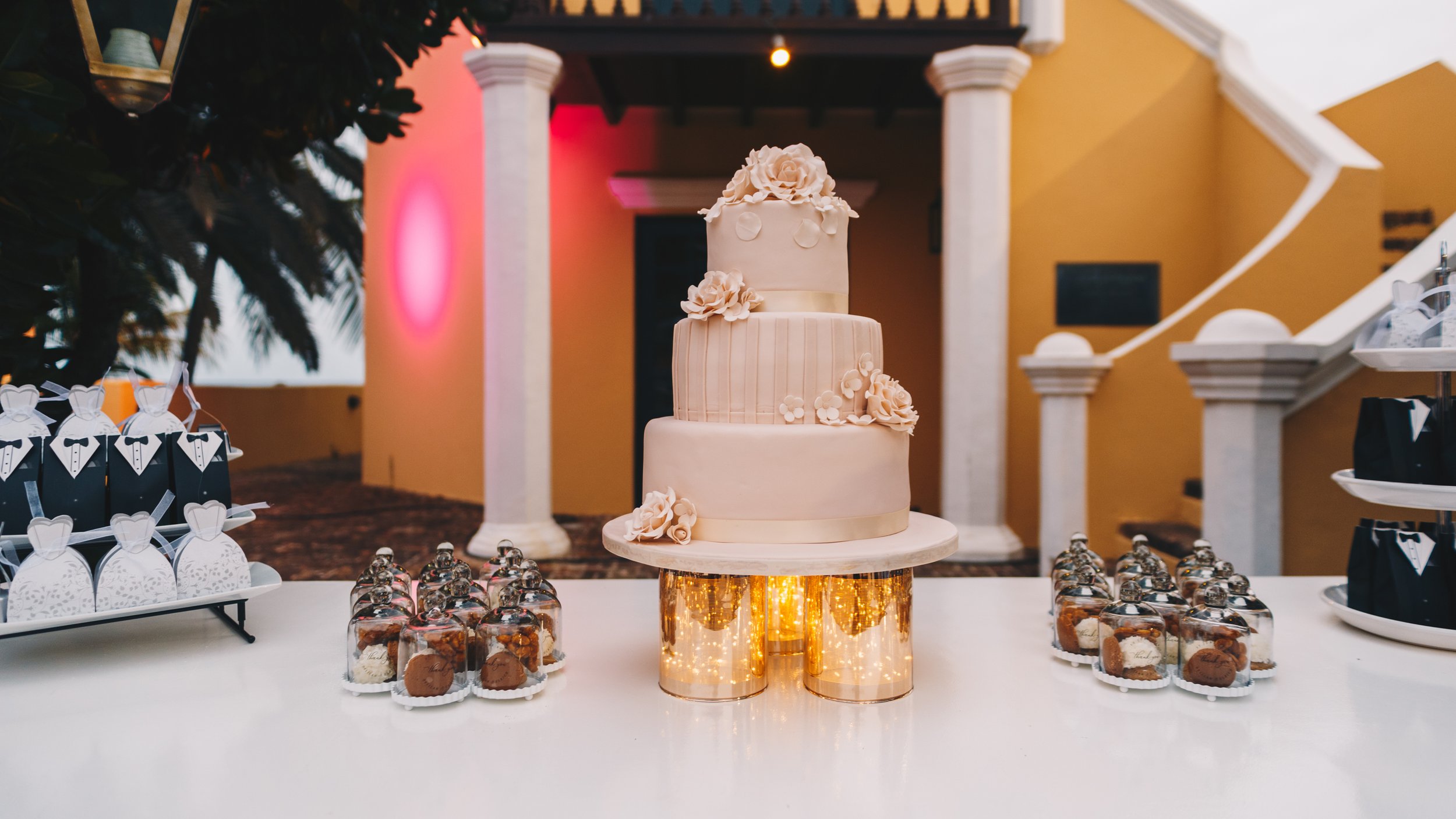 Curacao-Wedding-Cake-.jpg
