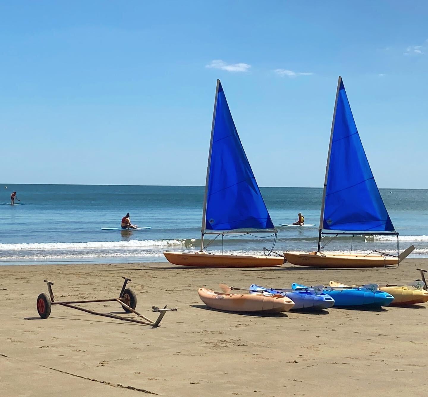 We coordinated our sails and kayaks with the skies and seas today&hellip;. 💙💙

#beachlife #sailinghire #paddleboards #kayakhire #beachbums #picos #blueskies