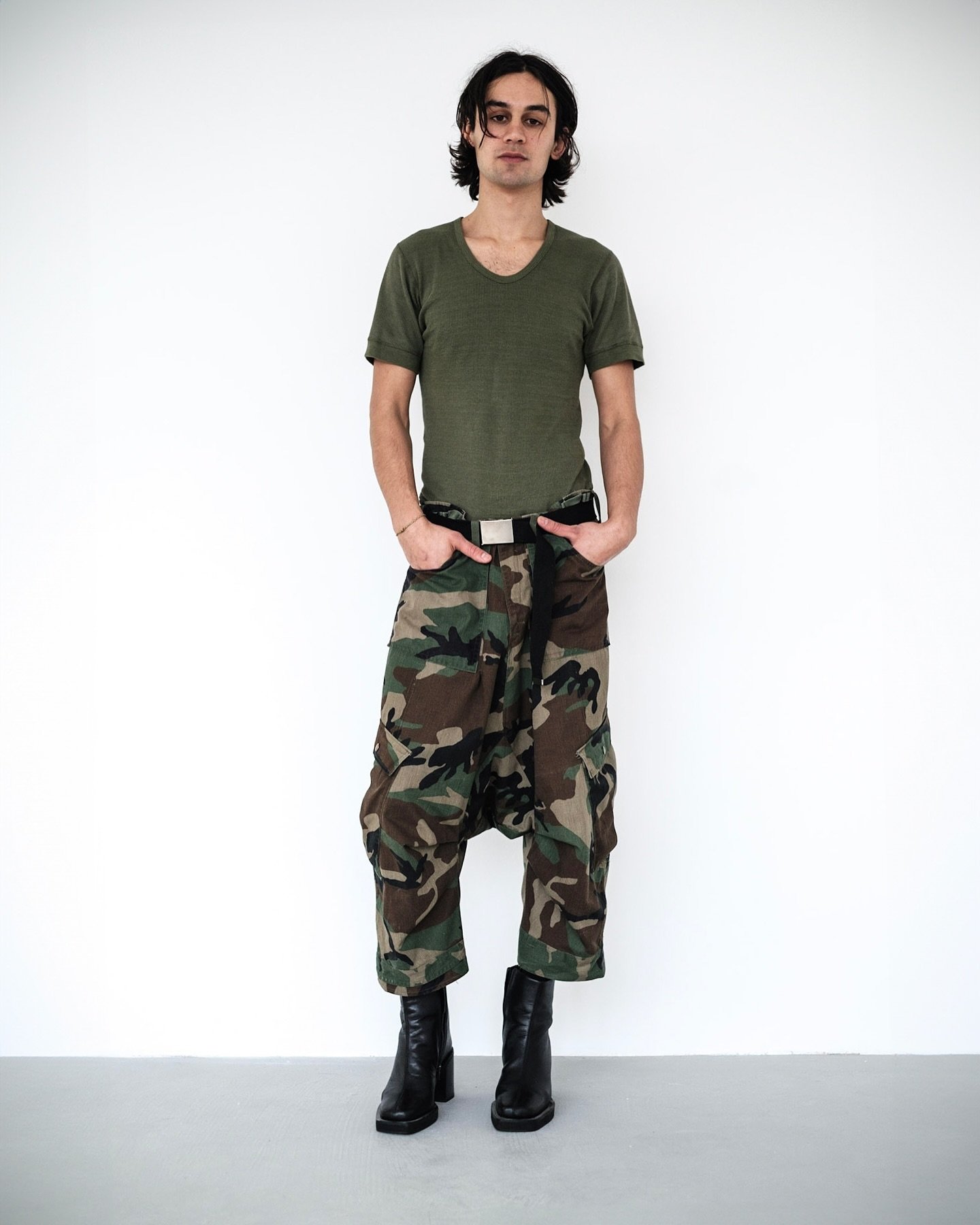 Parabola dropped crotch deconstructed camouflage cargo trousers. Coming soon.

#mensfashion #mensstyle #sustainablemenswear #リメイク#ethicalfashion #antique #americana #mfw #streetwear #ootd #ooak #bespoke #madetoorder #mto #upcycle #zerowaste #handmade