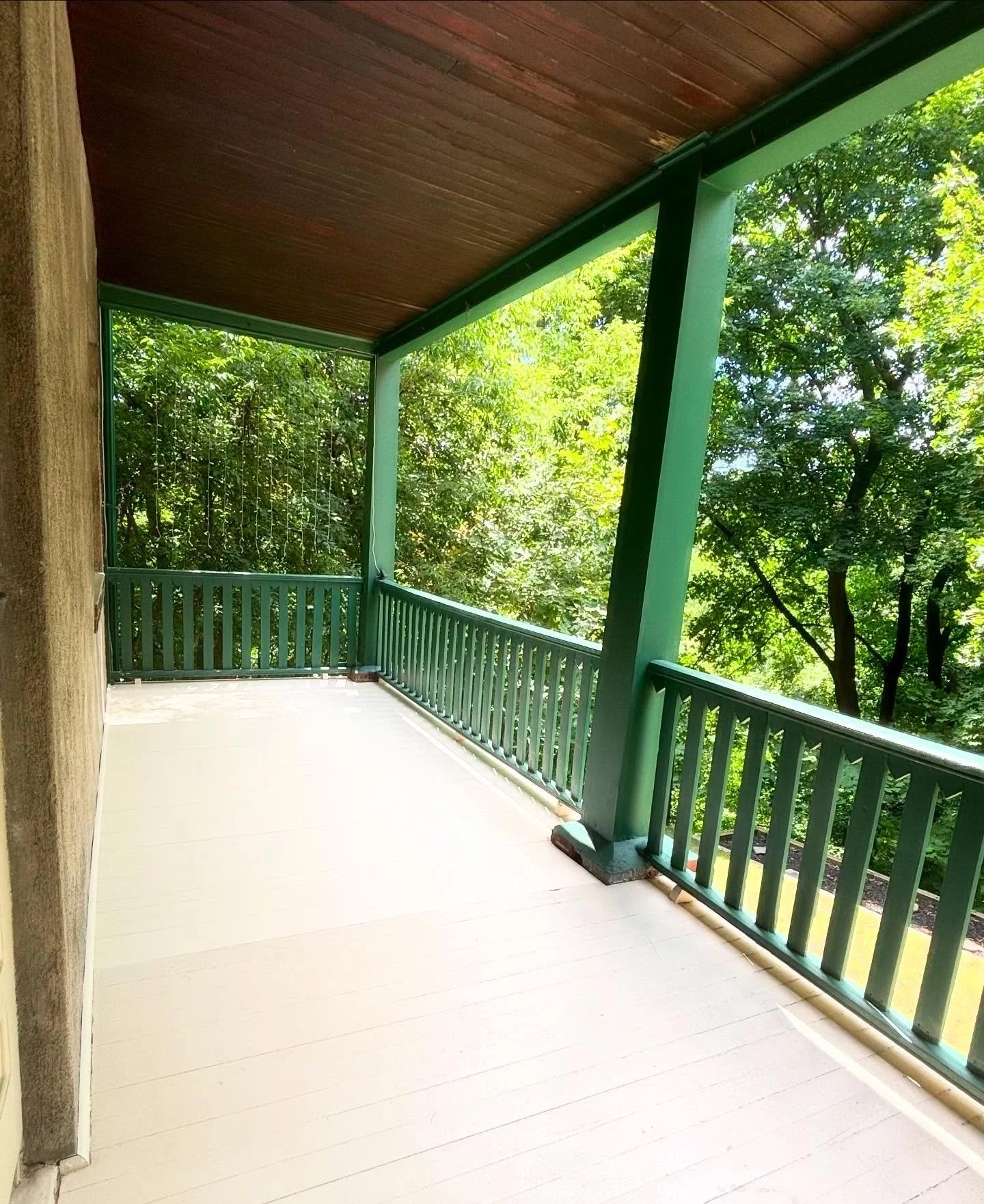 In July we carefully repaired and replaced around 400 linear feet of tongue and groove flooring and performed a few other minor repairs on this beautiful 1920&rsquo;s era home in the #highpark #bloorwestvillage neighbourhood. 

We took care in workin