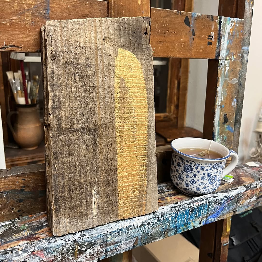 before and after tea

:)

.
.
.

#visualartist #votindora #hungarianartist #votindo #artinbudapest #contemporary_art #lessismore #acrylicartwork #k&eacute;pzőműv&eacute;sz #festőműv&eacute;sz #budapesthungary #mixedmedia #upcycledplank #mixedmedionwo