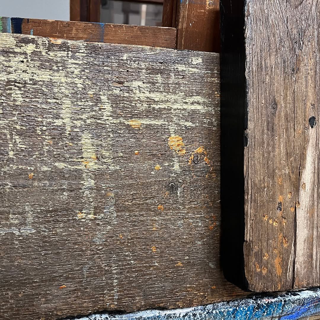 I could hardly find time to share this piece of plank
 - I hope you will love it!
.
.
.
#visualartist #votindora #hungarianartist #votindo #artinbudapest #budapesthungary #contemporary_art #lessismore #acrylicartwork #upcycledplank #sustainability #s