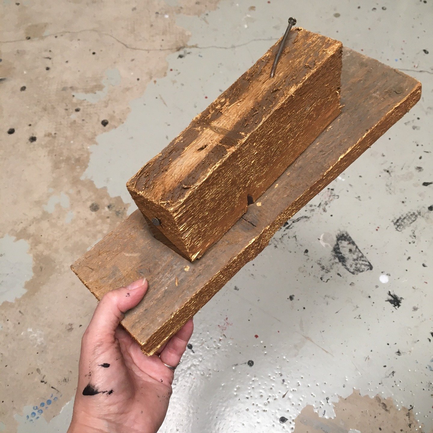 Altar
2025

an upcycled piece of wood from a construction site at 11th district Budapest, HU

#visualartist #votindora #hungarianartist #votindo #acrylicartwork #k&eacute;pzőműv&eacute;sz #budapesthungary #mixedmedia #upcycledplank #mixedmedionwood #