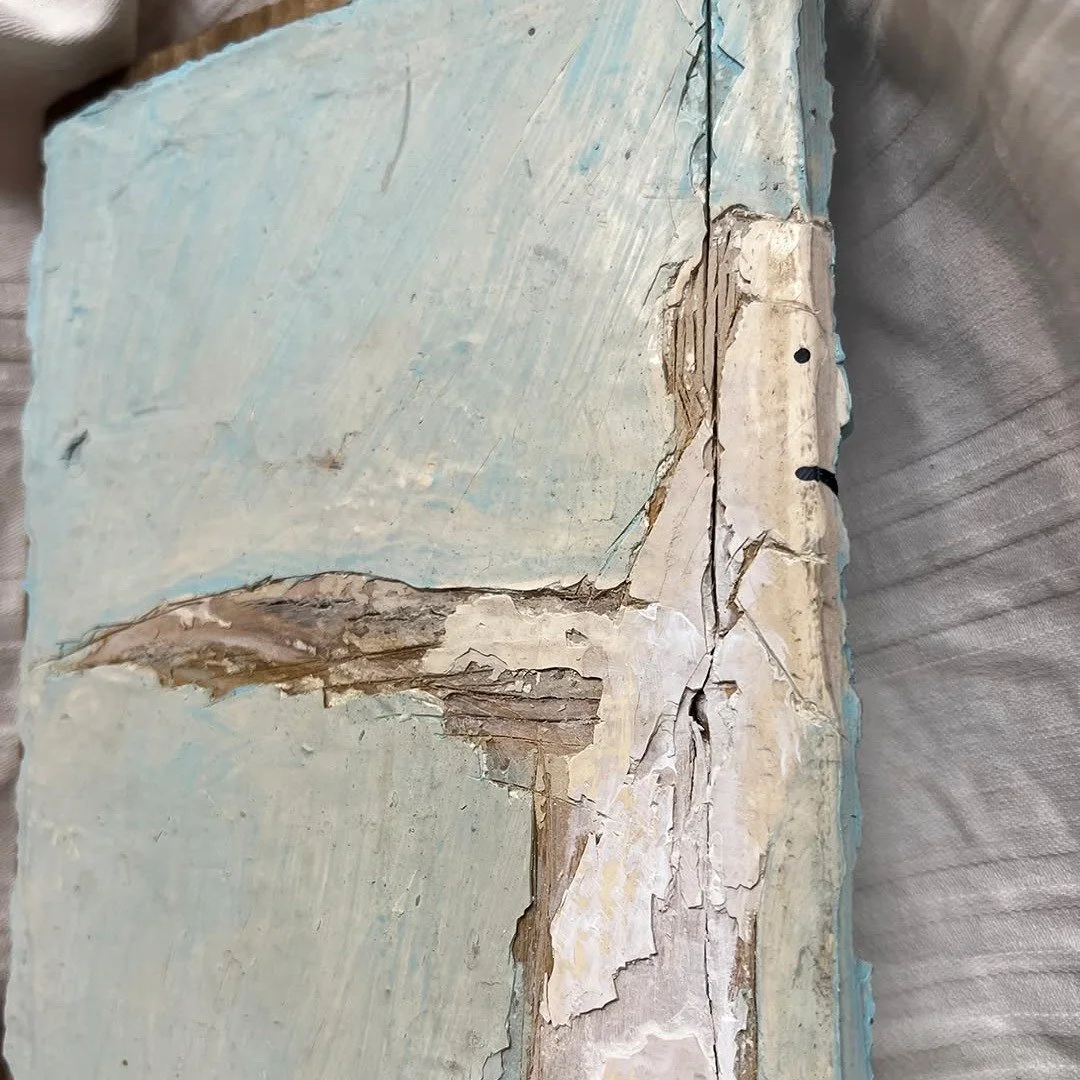 Angel - Left
2026
mixed media on upcycled plank

#visualartist #votindora #hungarianartist #votindo #artinbudapest #budapesthungary #contemporary_art #lessismore #acrylicartwork #upcycledplank #sustainability #sustainableart #visualart #sacralart #mi