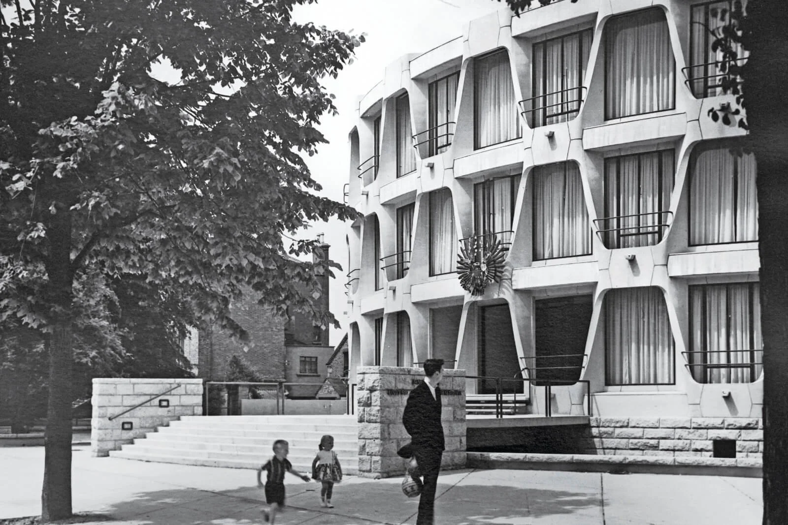 America at Home — The Architecture and Politics of the US Embassy in Dublin