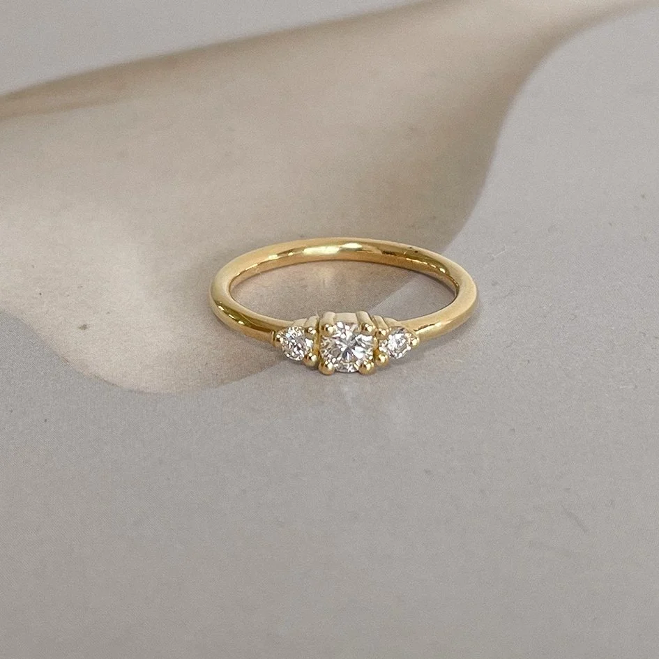 Trinity engagement ring with round ethical diamonds, handmade by goldsmith De Vree in Antwerp